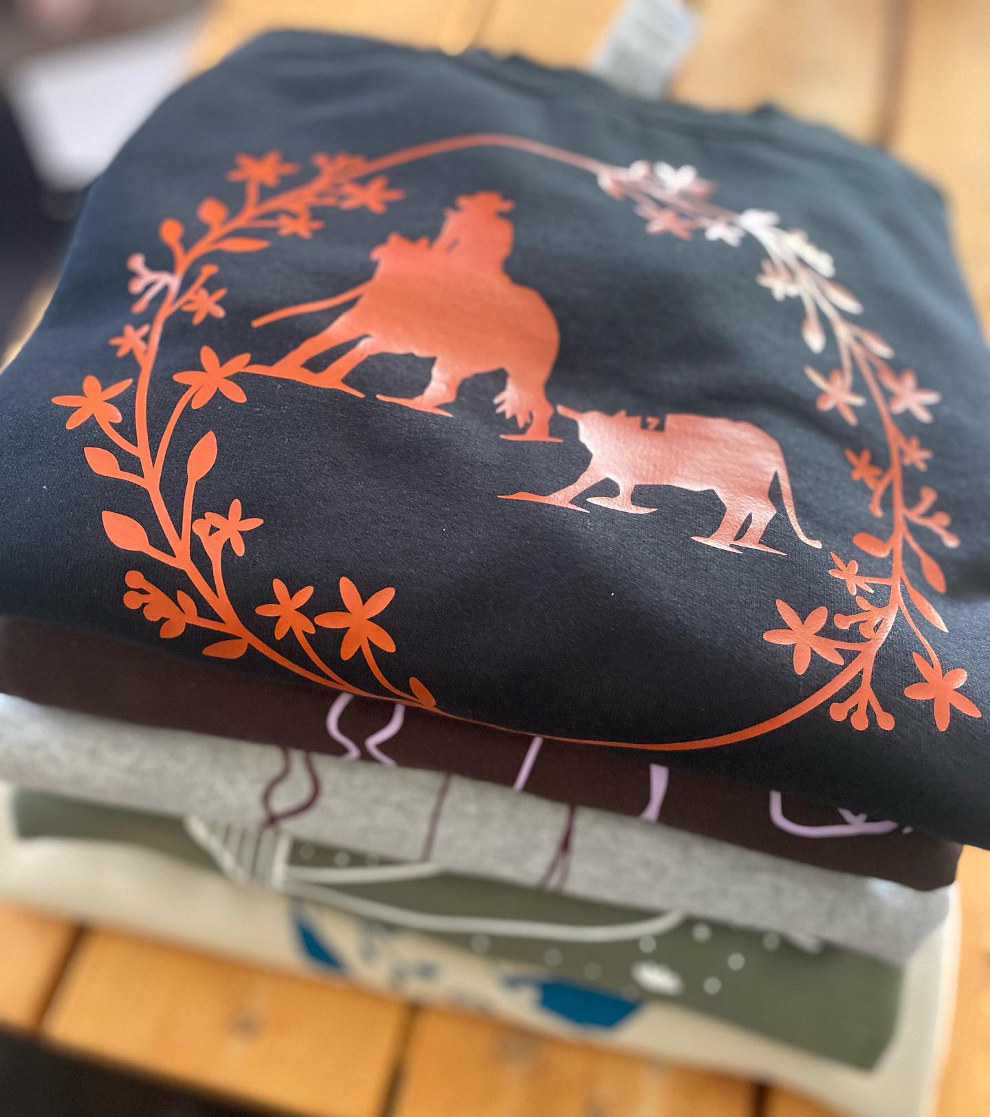 Available.
1. chocolate/lavender SMALL
2. sand/turquoise XL
3. heather/maroon LARGE
4. army/white MEDIUM
5. heather/turquoise YOUTH M
6. black/copper MEDIUM
Crewnecks + Youth $40
Hoodies $50