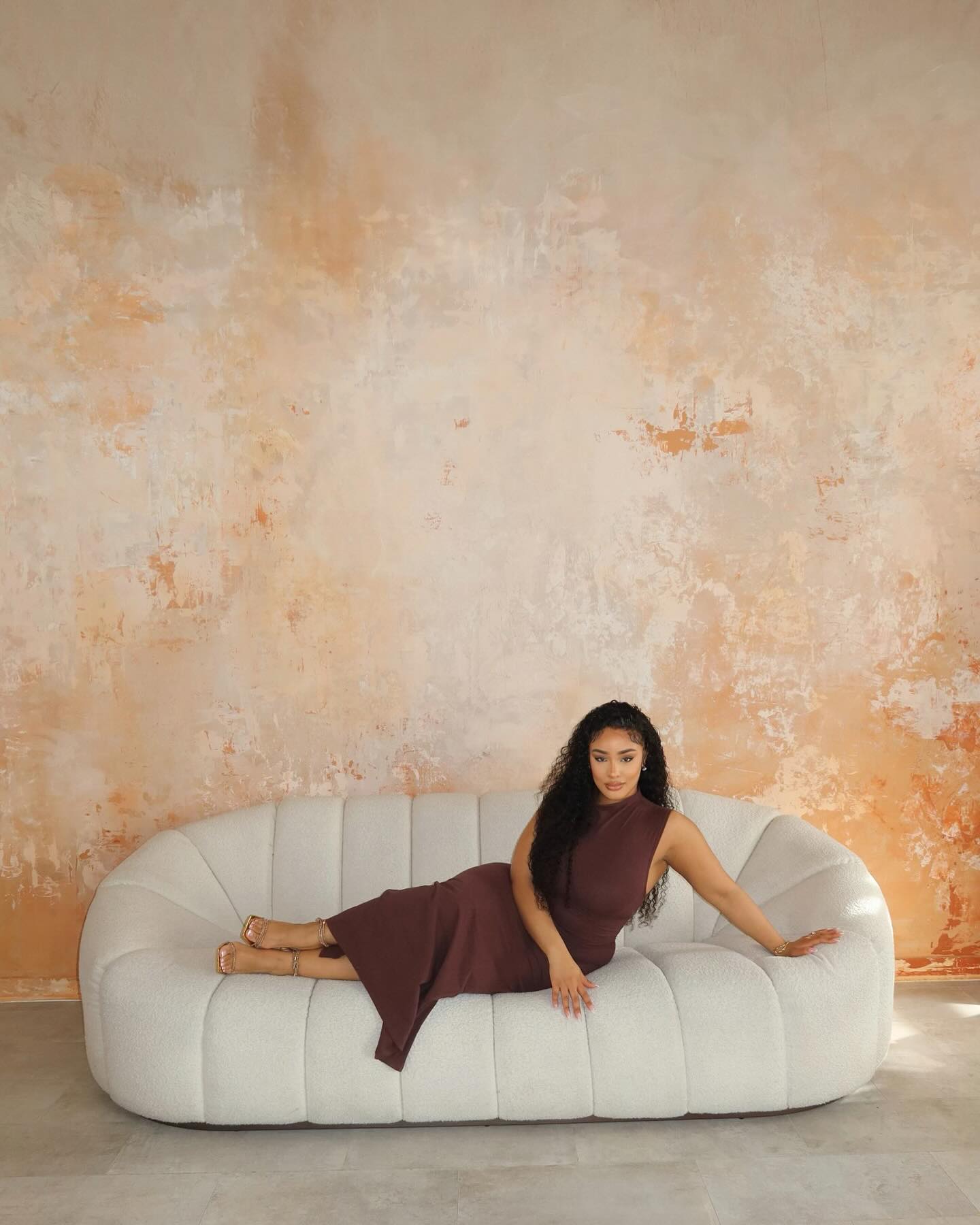 @simonevissolela for @fashionnovacurve 📸
location: @silverspacelifestyle