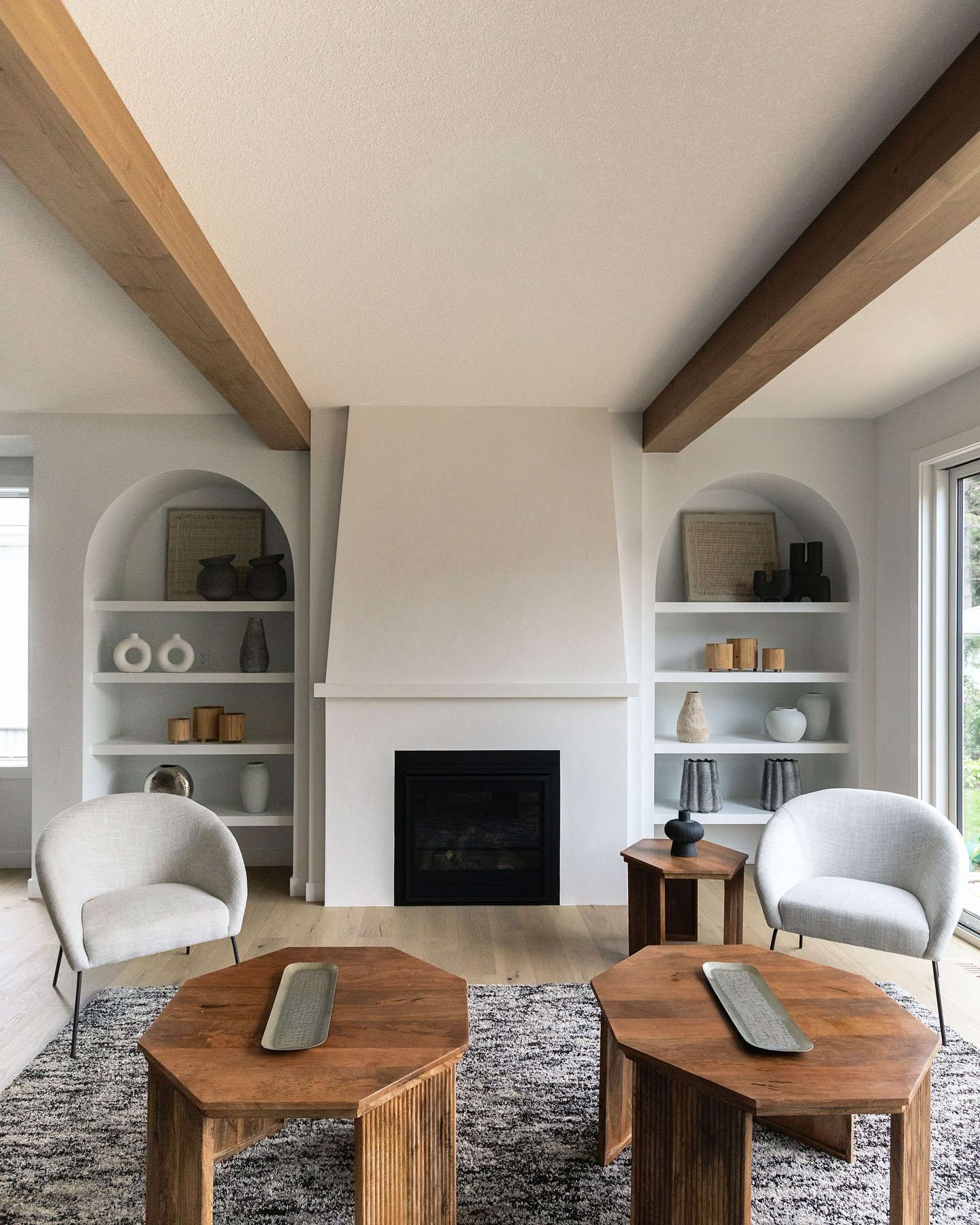 What sets Timber Masters hollow beams apart?
Quite a few things actually 😉
1. They are made with a lock mitre corner for a tight and seamless edge which creates a realistic solid timber look.
2. Our premium stain treatments can only be purchased through us as they are proprietary to Timber Masters! They are a multiple step process where the color reacts to the tannins in the wood creating a finishing not available anywhere else on the market!
3. You can get trusses and mantles as box beams!
4. Our textures are handcrafted and a secret method to creating our iconic Barn Board, Hand Hewn and Reclaimed look!
5. Our hollow beams include an internal structure support system to ensure long term stability, rigidity, and superior strength.
Need more reasons? Just view our box beam gallery on our website for beautiful projects currently in our clients homes!
Photo by @justingrayhomes