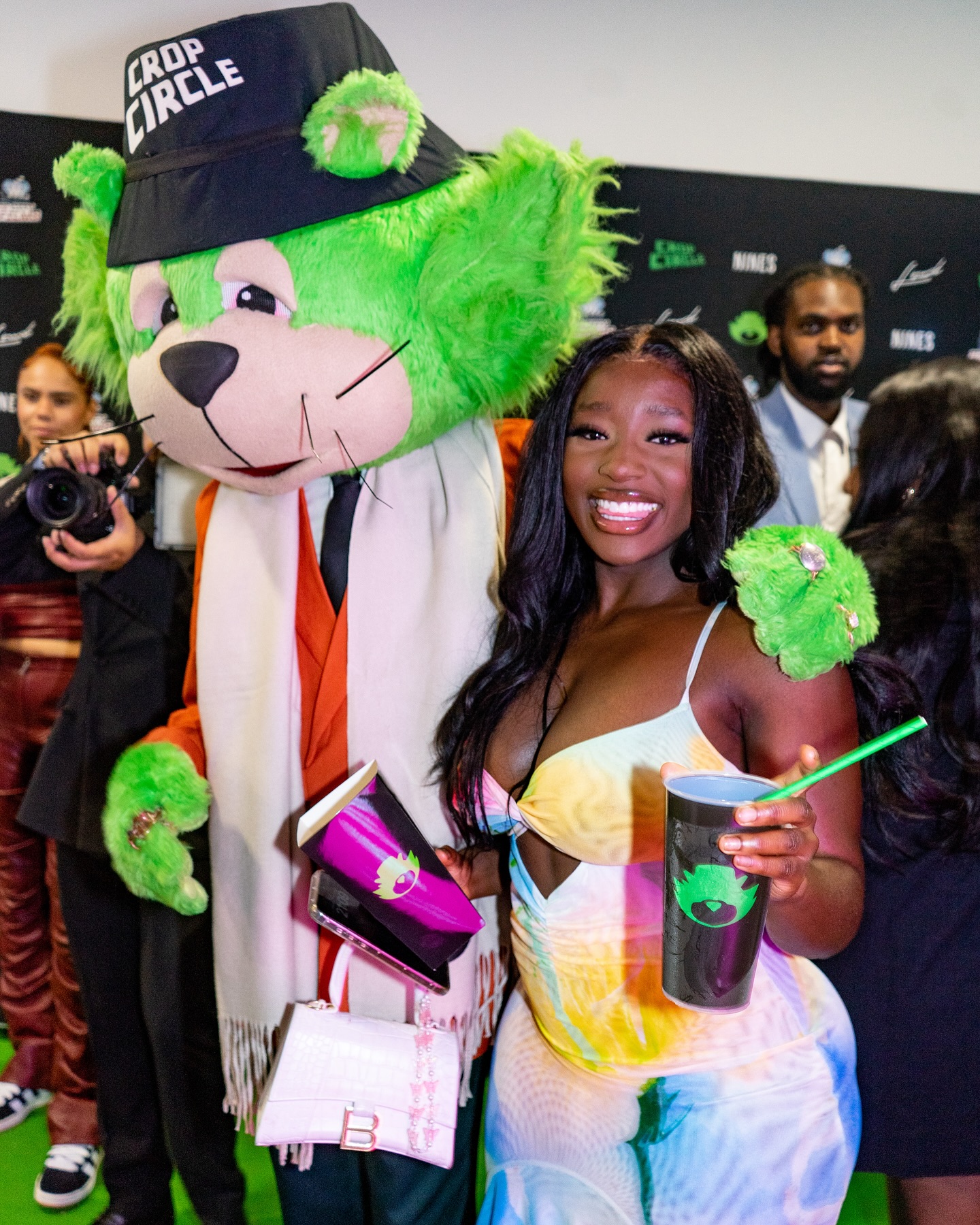 Some of the beautiful EK models at the @csbnines film premiere in london 💚 powered by @beam.ig
Photography by @dexwithspex