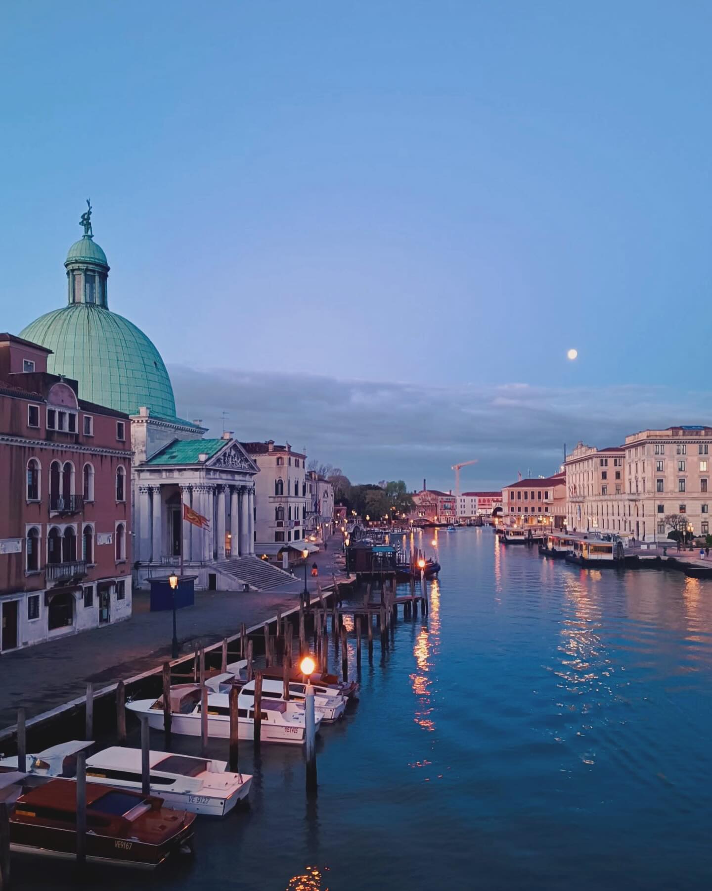 It’s time to wake up! ?
Good morning Venice ☀️✨
#buongiorno #goodmorning #goodvibes #veneziaunica #venezia #veneziatoday #hotelantichefigure #venice #veniceitaly #sky #photooftheday #instaphoto #memories #happiness #landscape #like #igers #igersitalia