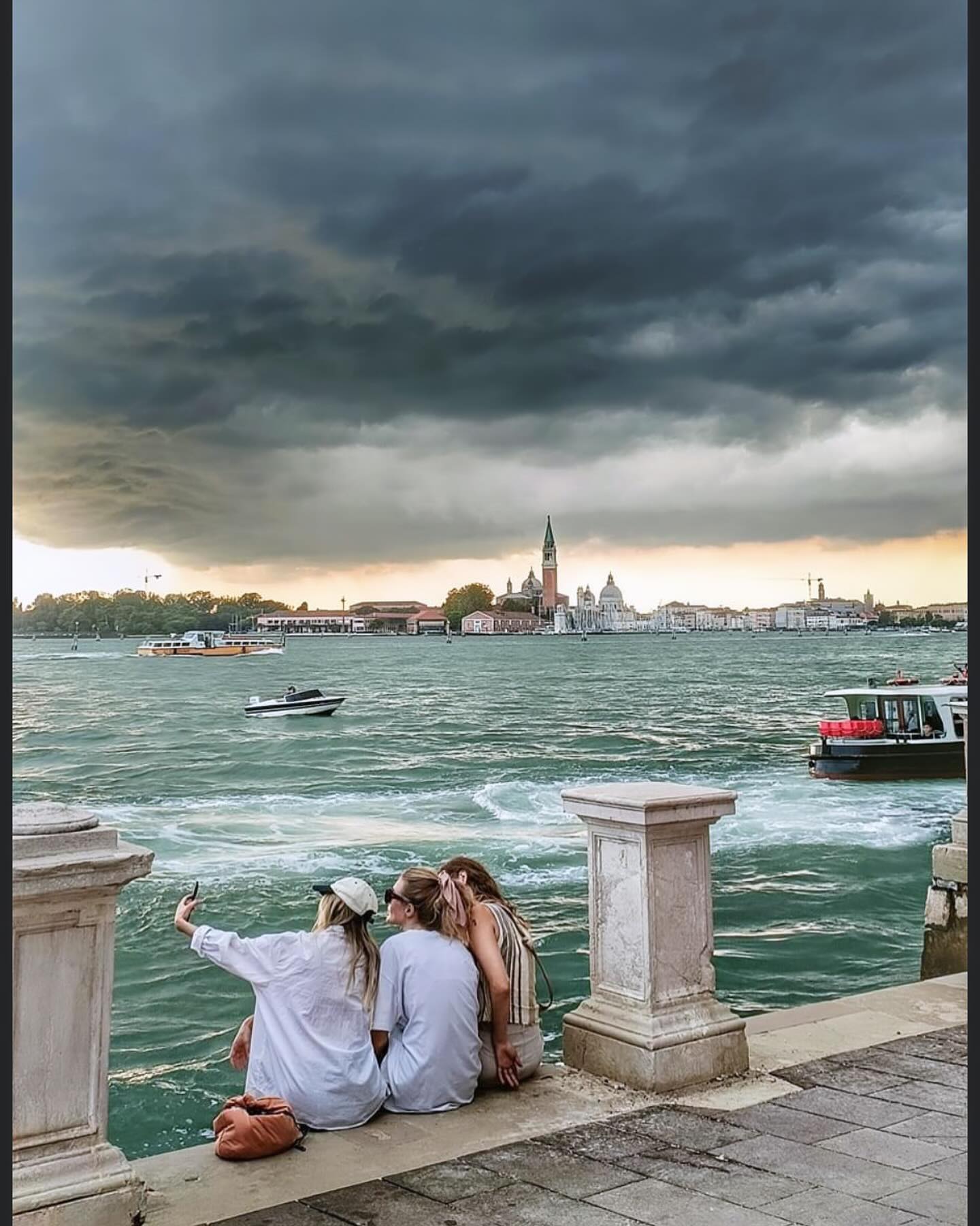 Selfie?!??
Take a selfie and tag us on your photos!
?
#Venezia #veneziaunica #veneziadavivere #veneziagram #veneziacityitaly #veneziaautentica #veneziacityofficial #venezia360 #veneziatoday #veneziaitalia #veneziamagica