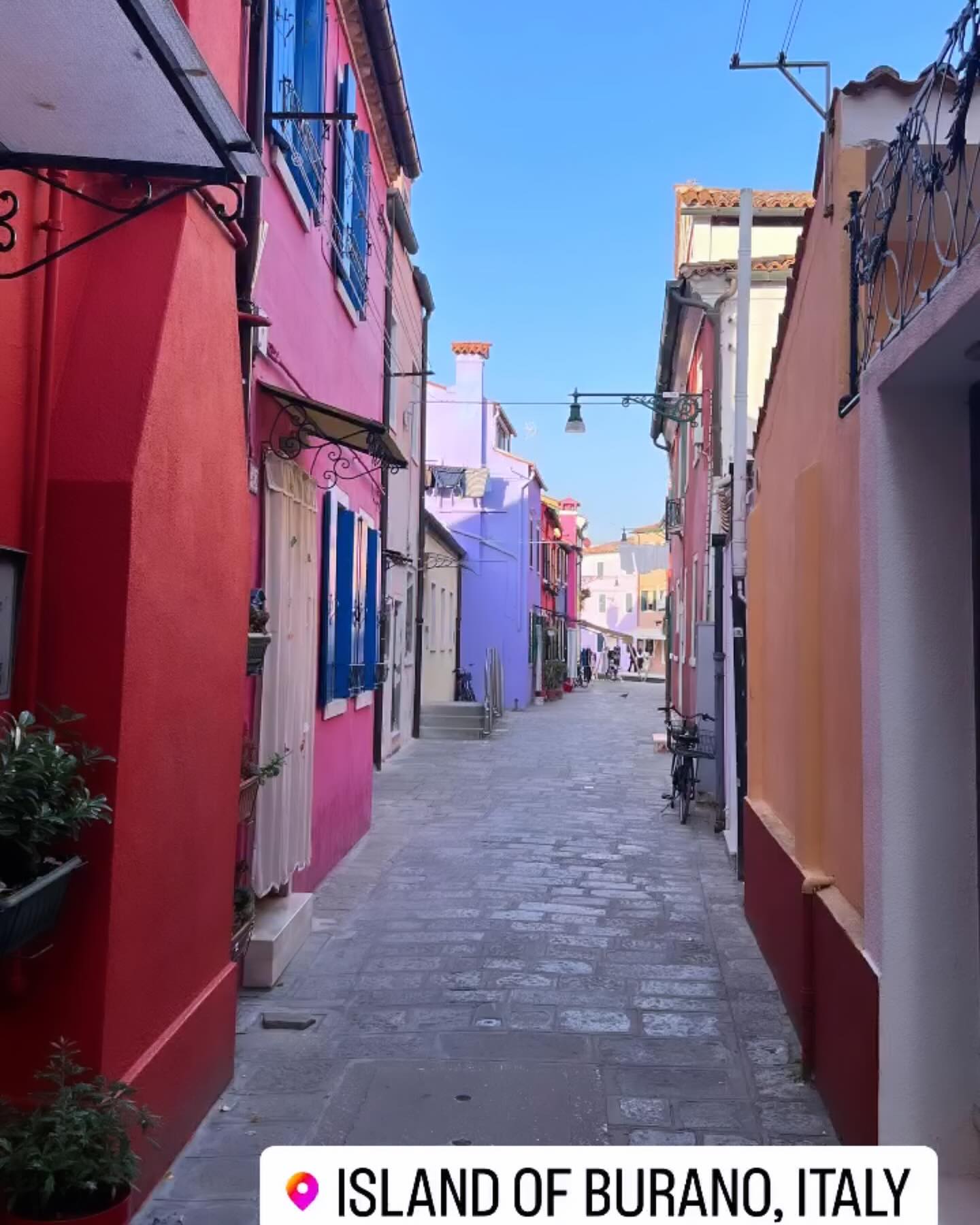Colorful Houses? Only in…⬆️⬆️⬆️
#Venezia #veneziaunica #veneziadavivere #veneziagram #veneziacityitaly #veneziaautentica #veneziacityofficial #venezia360 #veneziatoday #veneziaitalia #veneziamagica