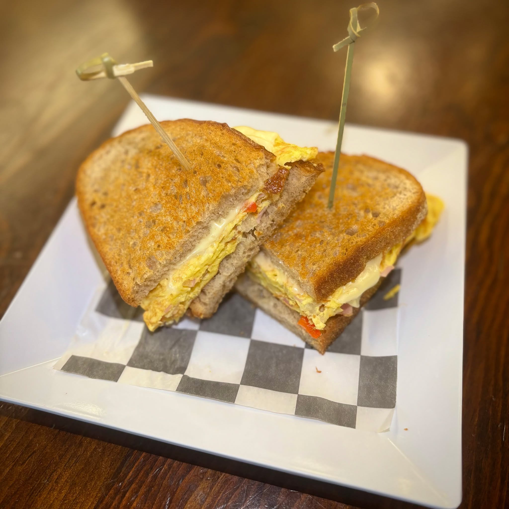 Hope everyone had a relaxing Thanksgiving and left some space for these tasty weekend specials!
Take a break from your holiday shopping this weekend to grab either our Western Breakfast Sandwich (Ham, Two Eggs, Onions, Red Peppers & American Cheese on Grilled Thin-Cut Sourdough) or the Spicy Burger (Two 4 oz Burgers, Chipotle Gouda, JalapeĂąos, Clucker Sauce, Lettuce, Tomato & Red Onion on Toasted Hard Roll).
#themarketplaceguilford #thisisguilford #ctshoreline #localfirst #special #westernbreakfastsandwich #spicyburger