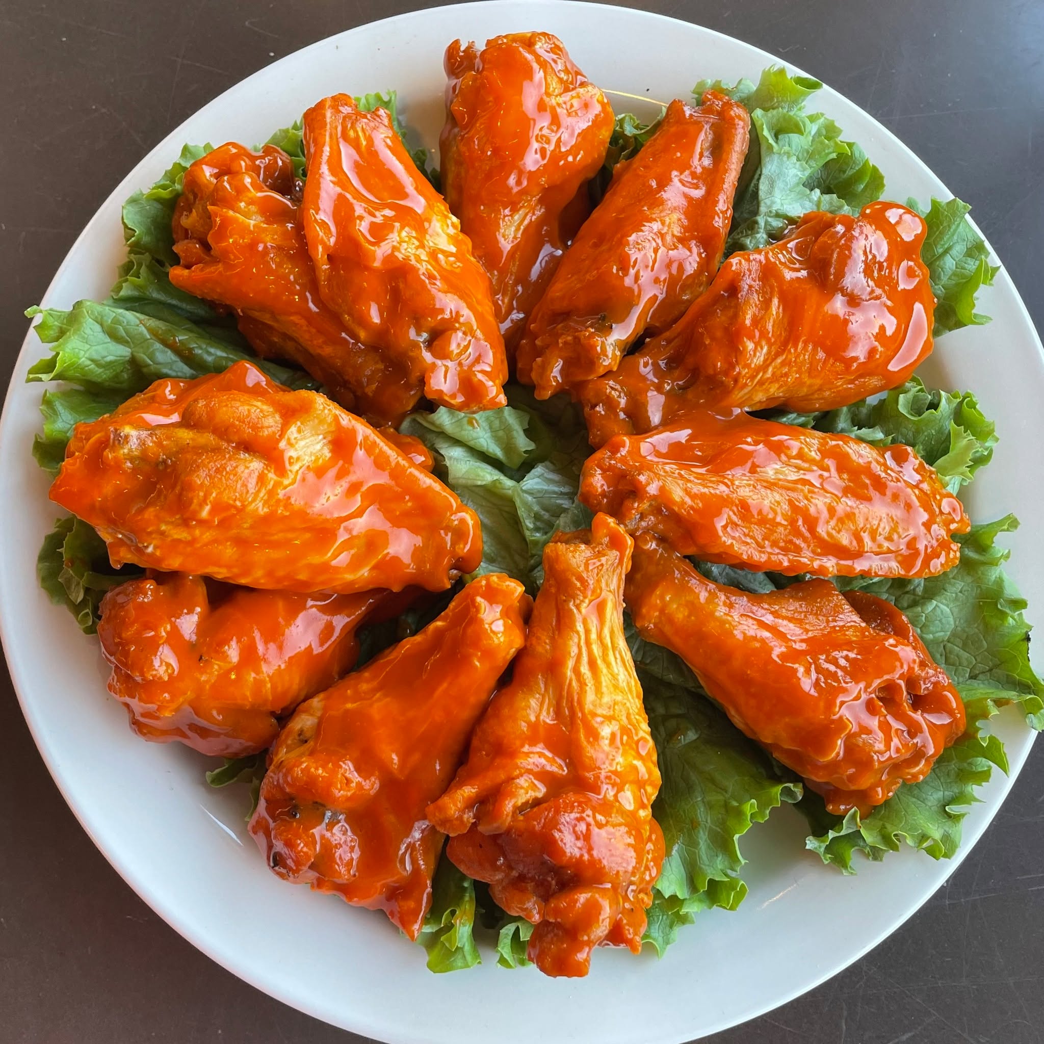 Watching the championship games today? Donât forget to place your wing orders for the Super Bowl! Sold by the dozen in your choice of Buffalo, BBQ, or Mango HabaĂąero sauce, served with carrots, celery, and House-Made Blue-Cheese or Buttermilk Ranch.
Call us at 203-453-4849 or email catering@marketplaceguilford.com to place your order!
#themarketplaceguilford #thisisguilford #ctshoreline #localfirst #superbowl #wings