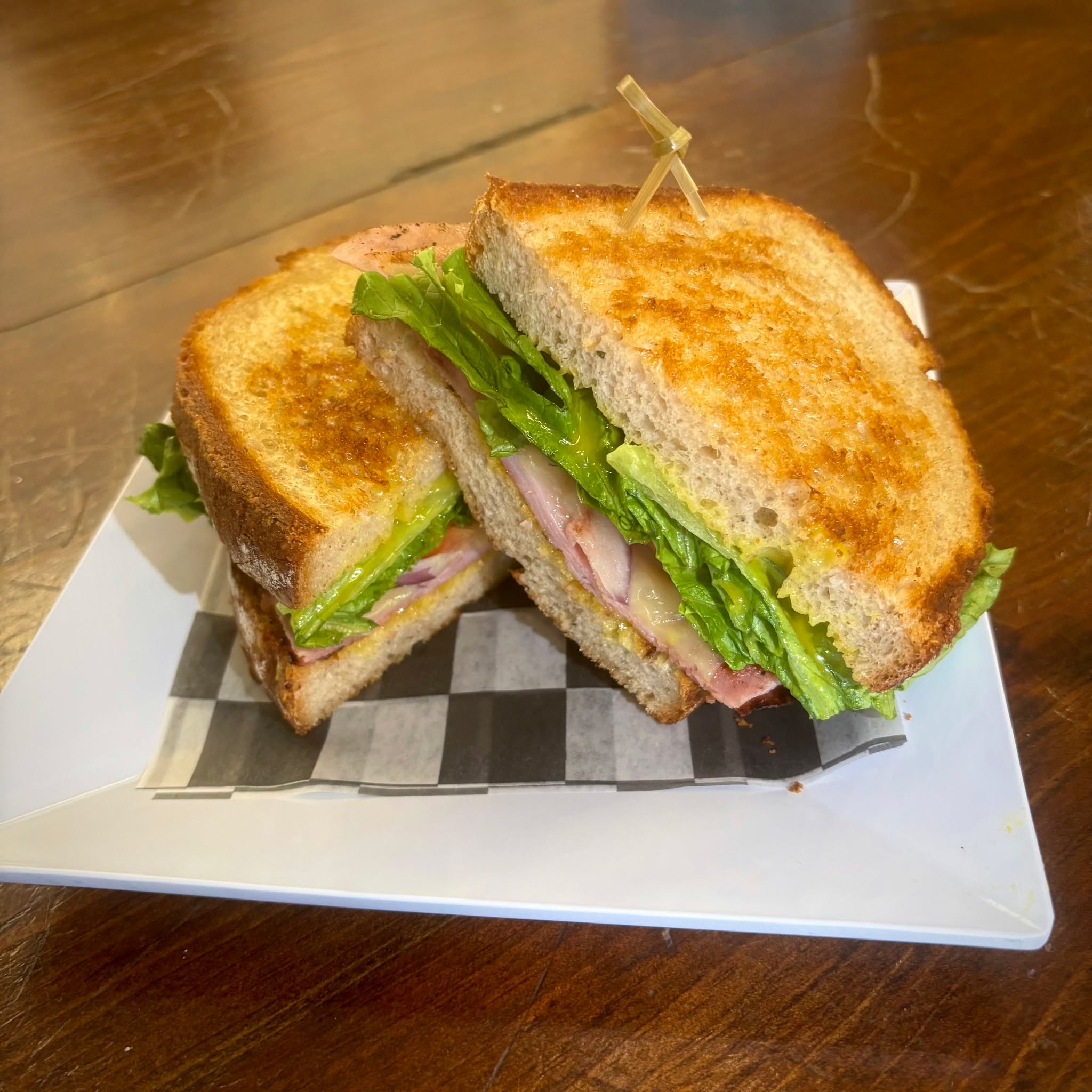 This weekendâs special â The Toasty Hamwich! Ham, Cheddar Cheese, Lettuce, Tomato, Red Onion & Honey Mustard on Grilled Thick-Cut Sourdough.
#themarketplaceguilford #thisisguilford #ctshoreline #localfirst #sandwichspecial