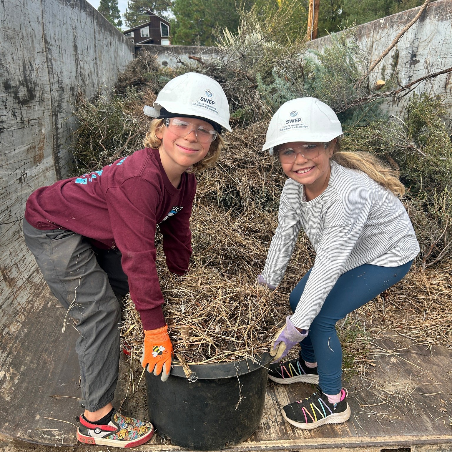 🌲✨ Defensible Space Stewardship Day! ✨🌲
3rd graders from Glenshire Elementary School rolled up their sleeves to help a local homeowner in need, making their property safer and more fire-resilient. 💪🏡
The experience left students feeling empowered and proud, seeing firsthand how their efforts can make a real difference in their community.
A big thank you to Truckee Fire Protection District (TFPD) for partnering with us and sharing their expertise, and to the Excellence in Education Foundation and Tahoe Truckee Community Foundation for funding this hands-on learning experience.
Together, we’re teaching the next generation the power of community, stewardship, and caring for our neighborhoods! 💚
@glenshirepto @excellence_in_education @ttcfgives
#DefensibleSpace #CommunityStewards #YouthInAction #FireSafety #SWEP #GlenshireElementary #TFPD