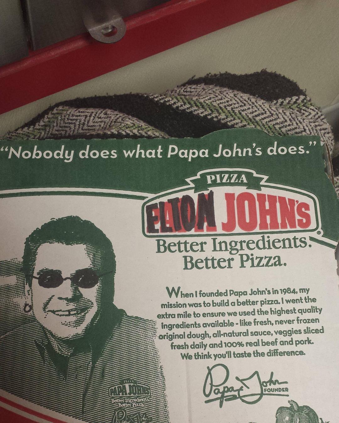When your artwork somehow circulates and goes viral. Here’s the original, less cropped photo and original posting from 2015, courtesy of @tcarolla .
.
.
@thechristinap
.
.
#funnymemes #memes #meme #eltonjohn #eltonjohnfarewelltour #papajohns #papajohnspizza #pizza #art #artistsoninstagram #funny #papajohn #papajohnspk #dank #dankmemes #yourmomshousepodcast