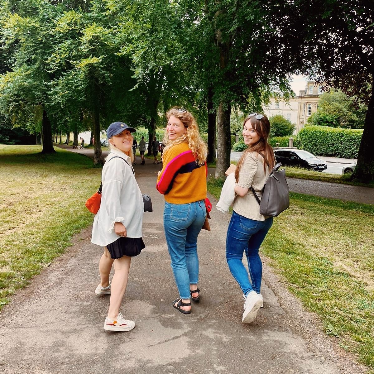 The Bristol Gals ๐คธ๐ผโโ๏ธ
Itโs crazy to think I was going to move in with @molly994 in London post COVID, declined, and actually she ended up in Bristol anyway - we never saw that coming eh @samanthajessica21 ๐
More and more friends are moving here, whoโs next?! ๐โโ๏ธ