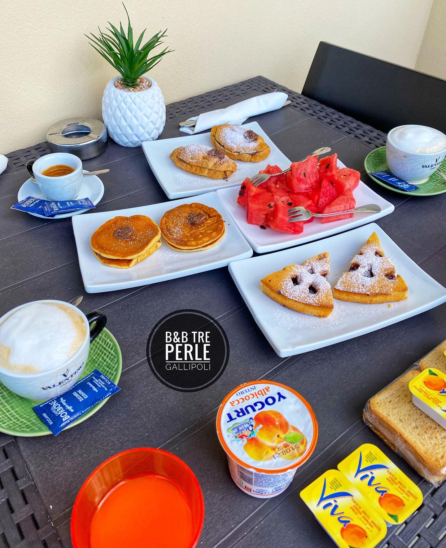 Chi inviteresti a colazione con te ?🤩
🍀 #Gallipoli #Puglia #viaggiare #travel  #Italia #travelphotography #travelgram #instatravel #travelmemories #lifeofexploring #travelingram #travelstories #passionpassport #travelgo #wanderlust #mytravelgram #lifeintravel #comeandsee #travelinspired #travelblogger #beautifuldestination #travelbloggerlife #travelstyle #travelpics #travellingthroughtheworld #igtravel #vacaymode #traveltips #travelfriendly #wheretonext✈️🏝