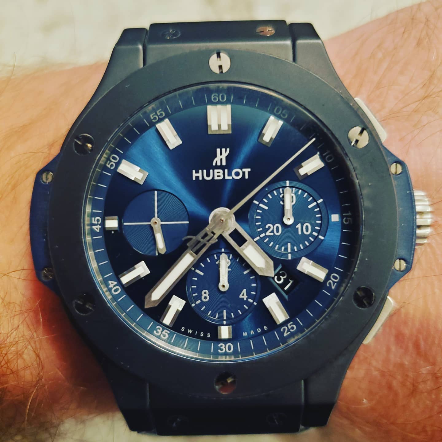 Happy New Year! I hope everyone has a healthy and happy year on 2022. Let the good times roll!
#hublotwatches #watches #watchesforsale #luxury #happynewyear #nye