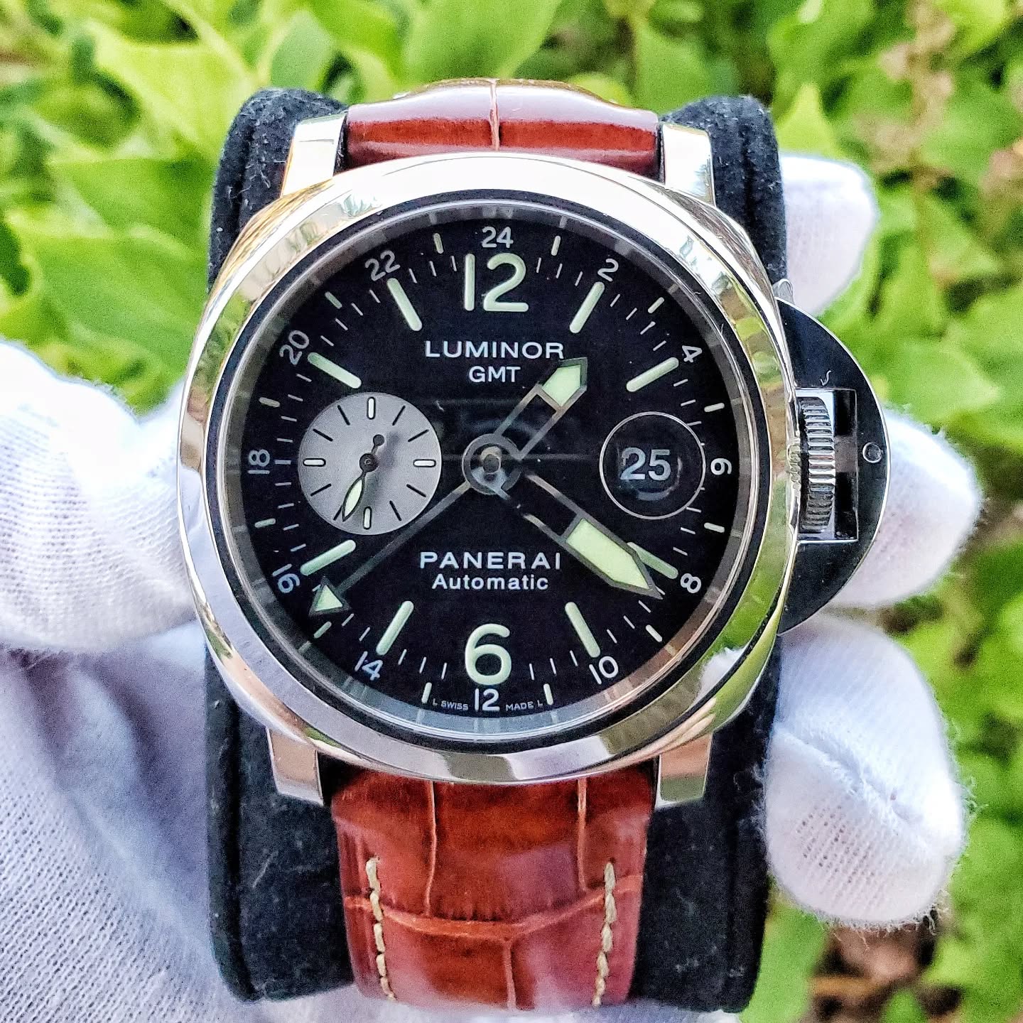 Pre owned 🔥 Panerai 88 GMT 🔥 available! Comes complete with Box/Papers and 2 extra straps 👌
⚠️ DM for availability / questions
.
.
.
.
#paneraicentral #Panerai #paneristi #rolex #Omega #patekphilippe #luxury #fashion #watches #watchphotography #watchesofinstagram