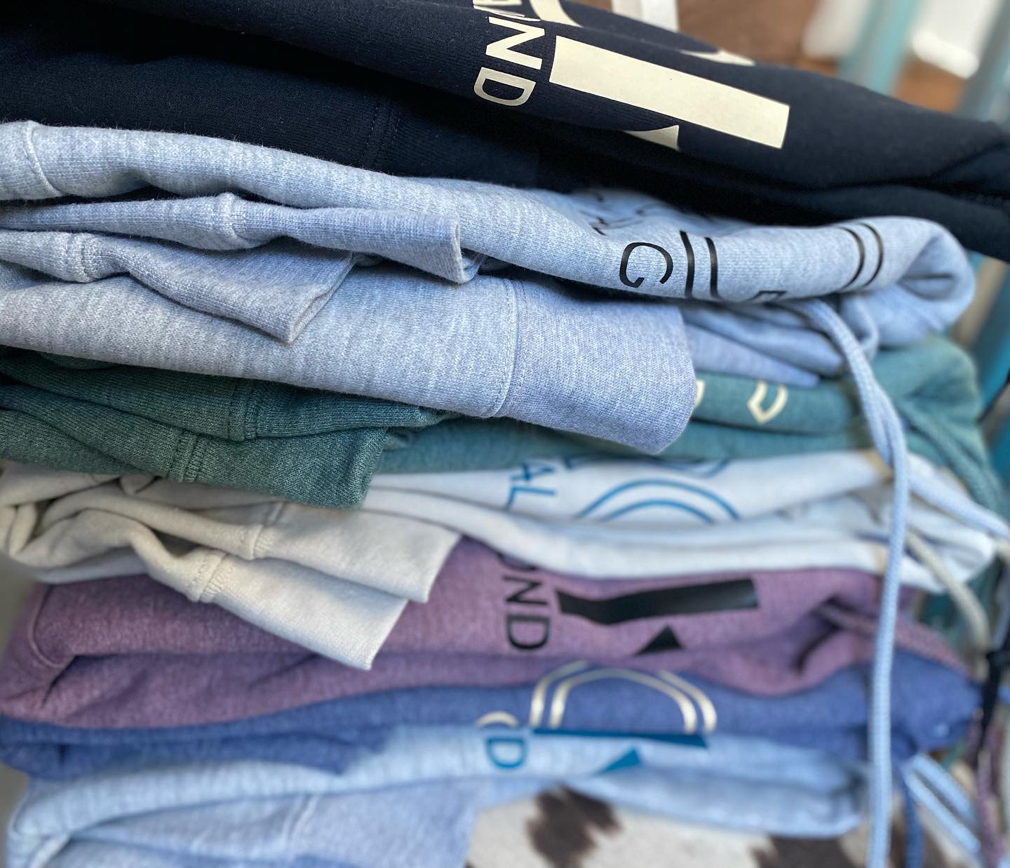 Call me crazy but a few orders with creative freedom have me thinking of keeping the customs side of my biz open, on a much smaller scale of course.
‘Whatever looks good’ is my favourite reply!
Have a great weekend friends, keep warm!