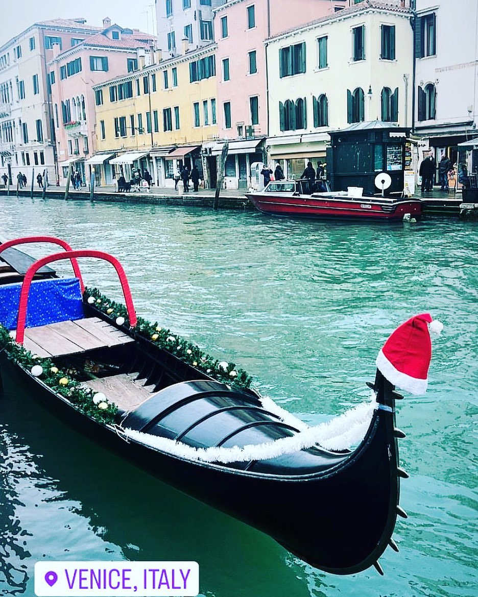 Our Team wishes you a Merry Christmas! ?
#Venezia #veneziaunica #veneziadavivere #veneziagram #veneziacityitaly #veneziaautentica #veneziacityofficial #venezia360 #veneziatoday #veneziaitalia #veneziamagica
#hotelcanalgrande #hotelantichefigure
#christmas #xmas #christmasday #chirstmastree