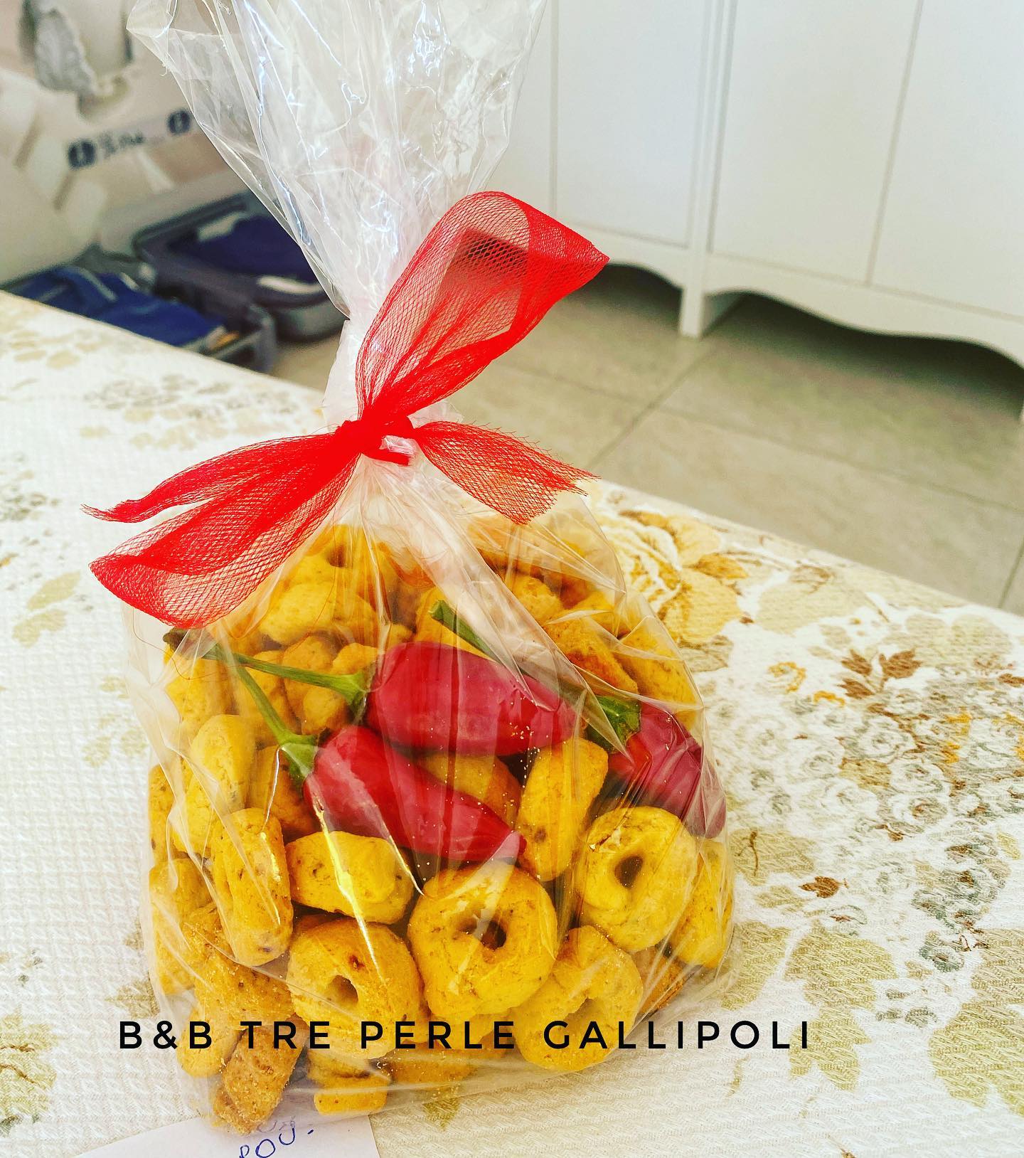 Prima di qualsiasi cosa, siete ospiti da coccolare e stupire 🎈
#Gallipoli #Puglia #viaggiare #travel  #Italia #travelphotography #travelgram #instatravel #travelmemories #lifeofexploring #travelingram #travelstories #passionpassport #travelgo #wanderlust #mytravelgram #lifeintravel #comeandsee #travelinspired #travelblogger #beautifuldestination #travelbloggerlife #travelstyle #travelpics #travellingthroughtheworld #igtravel #vacaymode #traveltips #travelfriendly #wheretonext✈️🏝