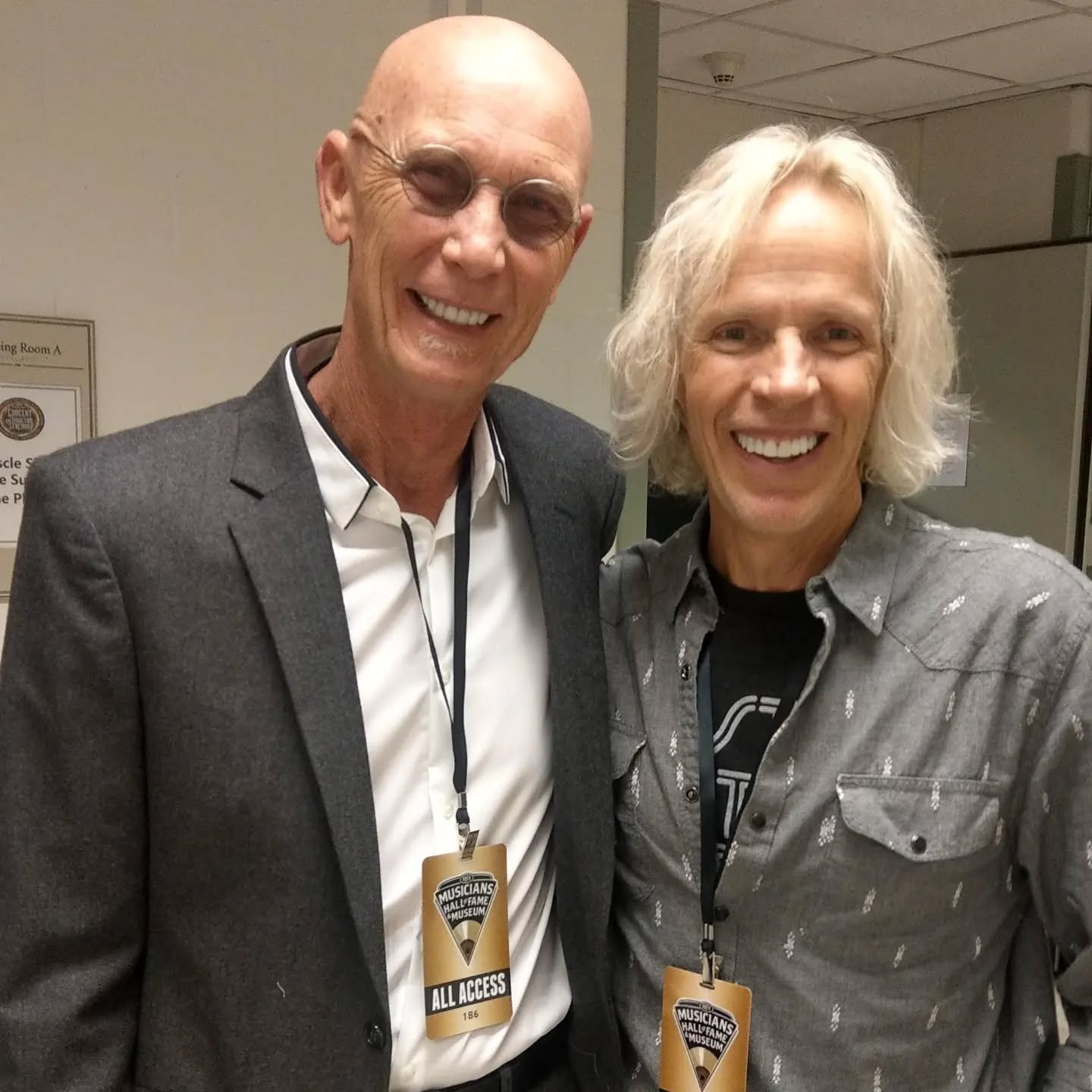 It's a sad day in the Nashville Bass community as we have lost one of the giants of our craft, the great #MichaelRhodes. He was a beast on the bass and a true good guy in person. My experience with Michael goes all the way back to when I first moved to Nashville from Austin back in '89. After I had been here a little while, I was talking to a friend back in Austin (Bruce Spelman), from the band (Extreme Heat) I had been in before I moved to Music City. Bruce said I should look up his friend Michael Rhodes, they had been in a band together years earlier and that the remnants of that band eventually became the one we had been in. Pretty cool I thought, session monster Michael and I shared some Austin musical DNA. Not long afterward, I spied Michael in the bass section at Corner Music. I walked up to him while looking at some basses and introduced myself right out of the blue. I told him about our