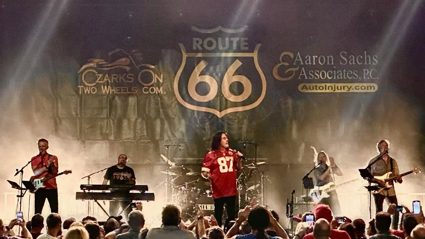 Awesome couple of nights in Springfield and Memphis with our good friend and ridiculously talented lead singer of the #Legendary band #Boston, #TommyDeCarlo!! And for those who saw my previous post - re: the #CaliLlama, well tonight we had another visitor, the #MizzouMantis!!
*
*
*.
#Sixwire #Bass #BassPlayer #Musician #Lakland #Aguilar #DRStrings #EliteCore #Line6 #BirthplaceofRoute66Festival #StJudeJam