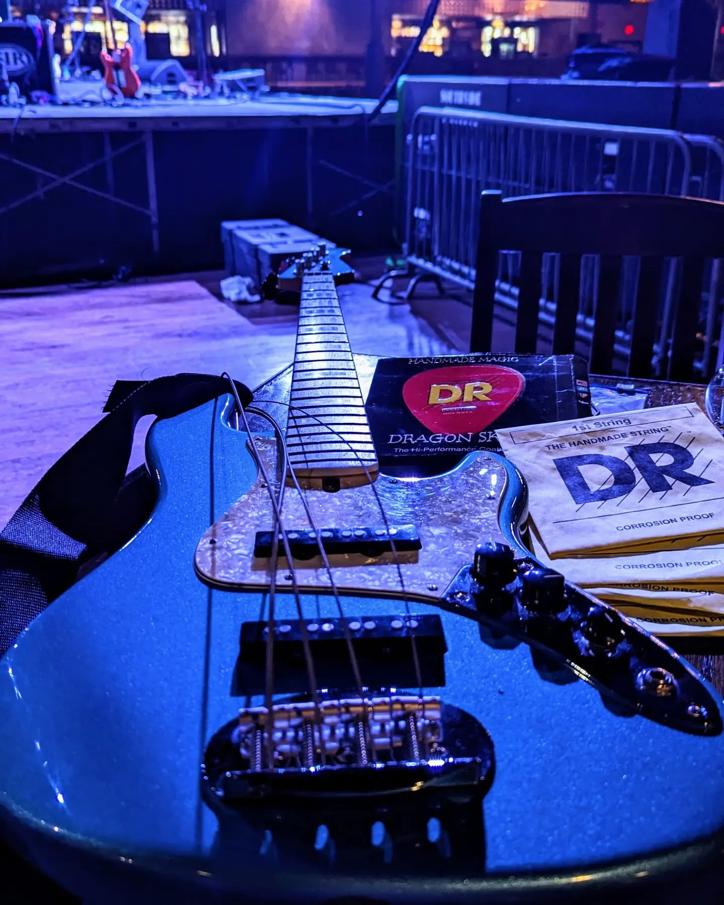 It's new #DRStrings on my #LaklandBass day!! Love new #DragonSkin day! #Sixwire in #Dallas tonight backing these great guest artists:
#JasonScheff (Chicago)
#AlParis (Kool&theGang)
#GretchenWilson
*
*
*
#TXMusic #Bass #BassPlayer #Musician #Lakland #Aguilar #DRStrings #EliteCore #Line6