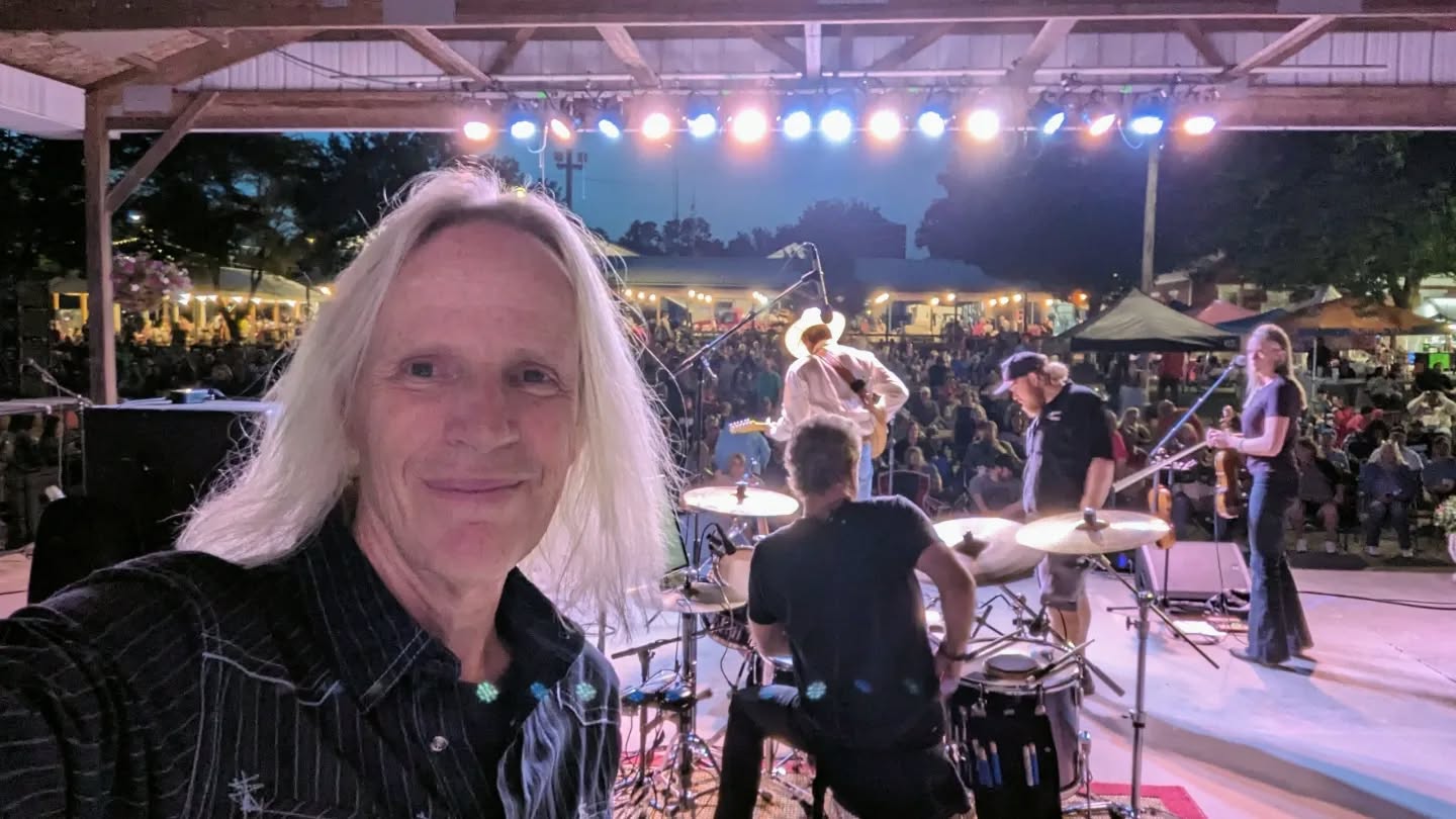 Fun weekend out with brother #WadeHayes playing some great 90's country and eating some great #Burgoo at the longest running Burgoo Festival in the US!
*
*
*
#ArenzvilleBurgooFestival#Bass #BassPlayer #Musician #Lakland #Aguilar #DRStrings #EliteCore #Line6