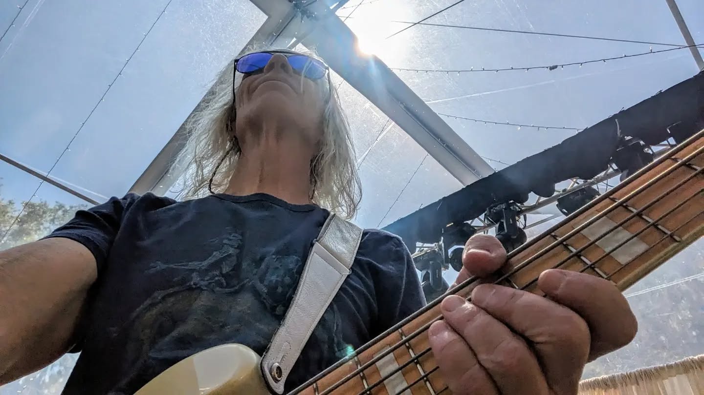 Great ending to an awesome crazy week of Sixwire shows. We went to Savannah twice, Orlando twice and scooted up to Indianapolis in between just to make sure we got our money's worth! Finished off last night in Bluffton SC with our good friends Ed Roland (Collective Soul) and Robin and Jesse of Gin Blossoms. And had an eclipse viewing sound check to boot. All in all, a great tired feeling today as we're headed back to BNA. Next we're off to Phoenix this weekend.for our good friend Alice Cooper's Coopstock!
We also backed up these great artists/ friends...
#GaryLeVox (Rascal Flatts)
#MarkMcGrath (Sugar Ray)
#AlParis (Kool & the Gang)
+ the above
#EdRoland (Collective Soul)
#GinBlossoms
*
*
*
#Sixwire #Bass #BassPlayer #Musician #Lakland #Aguilar #DRStrings #EliteCore #Line6