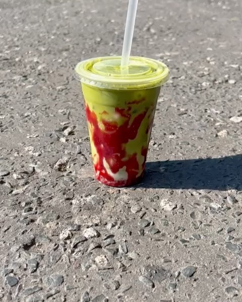 Grab yourself a matcha 🍵
Raspberry matcha ☀️