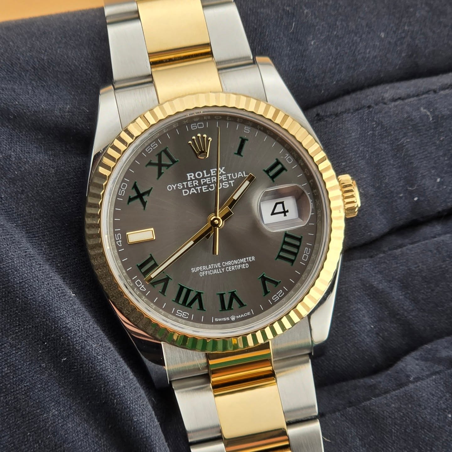 Good vibes when you have a Rolex on your wrist! It helps when it's a classy two tone with the coveted Wimbledon dial. This 36 mm Rollie is available as a full set and is being sold here at a lower price than you can find online. DM me for availability!
#Rolex #rolexdatejust #rolex126233 #126233 #Wimbledon #wimbledondial #36mmrolex #watchfam #watchesoftheday #watchobsession #watchessentials #timepiece #goodvibesonly #wristrocket