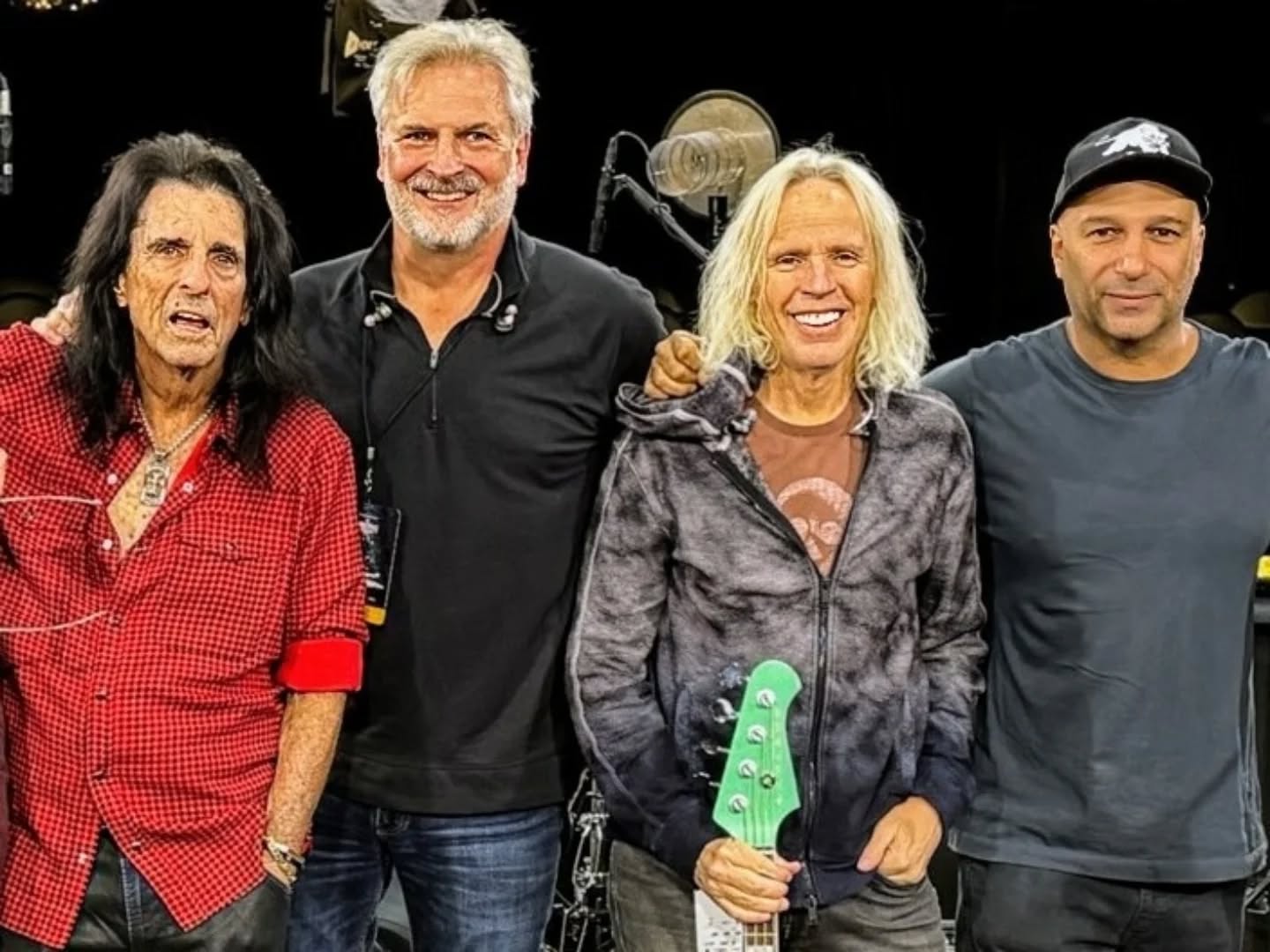 Amazing show at #AliceCoopersChristmasPudding to benefit his #SolidRockTeenCenters. It's such an honor to help out Alice, Sheryl and everyone at Solid Rock who are so passionate to do everything they can for teens at such a pivotal point in life. And we got to back these awesome artists donating their craft and who absolutely crushed it:
#AliceCooper
#TomMorello (Rage Against the Machine, Audioslave)
#MarkMcGrath (Sugar Ray)
#GretchenWilson
*
Here's a list of the pics:
1. Me and Andy with Alice Cooper & Tom Morello
2. Sixwire with Alice, Tom and Jeff Moore
3. Onstage w/ guitar legend Tom Morello
4. Onstage w/ Alice & Sheryl Cooper, Tom Morello and a cameo by my arm :)
5. Onstage w/ Mark McGrath
6. Sound Check w/ Alice & Tom Morello
7. Sixwire onstage with Alice & Sheryl Cooper
8. Sound check selfie w/ Tom Morello
9. Backstage w/ Rick and Jim from #JimmyEatWorld
10. Everyone at the very end on the last note of Run Run Rudolph!
*
*
*
#PHX #AZ #CelebrityTheatre #Bass #BassPlayer #Musician #Lakland #LaklandBass #Aguilar #AguilarAmp #DRStrings #EliteCore #Line6 #Pedalnetics
Onstage pics thanks to AZCentral!