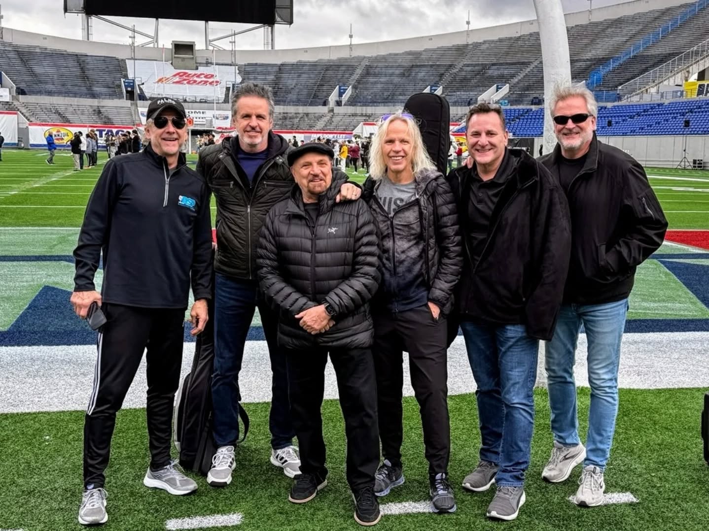 Catch us 'Wires tonight on ESPN (6pm c) backing up our good friend and Rock & Roll Hall of Famer #FelixCavaliere of #TheRascals at the #LibertyBowl (Ark vs Tx Tech) halftime show!!
*
*
*
#Sixwire #FelixCavaliere #AutoZoneLibertyBowl #ESPN #Bass #BassPlayer #Musician #Lakland #LaklandBass #Aguilar #AguilarAmp #DRStrings #EliteCore #Line6 #Pedalnetics