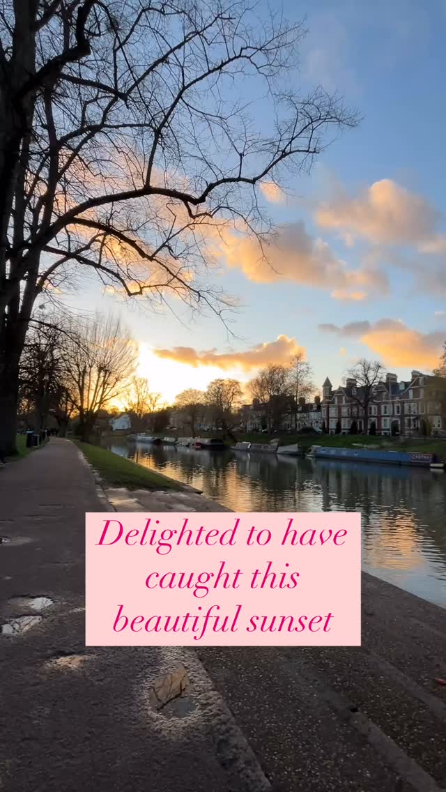 What a lovely way to end a Monday! #sunset #goldenhour #cambridge #rivercam #jesusgreencambridge #jesusgreen #happymonday