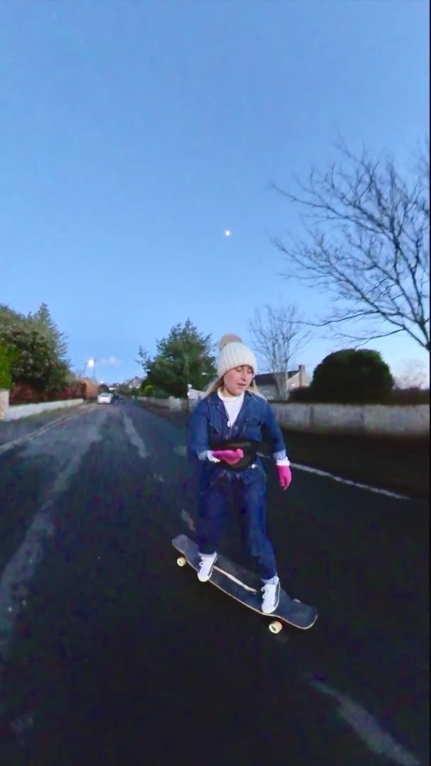 Cheeky trial of a 360 ๐ฅ thanks to @the_gallivanters_ ....the result?! ITS REVOLUTIONARY ๐บ๐(although not at all easy to #longboarddance with a 1.5m pole stuck to your chest, hence the jittery combos ๐)
.
.
.
@bristolgirlslongboard @longboardgirlscrewuk @longboardgirlscrew #longboard #longboardlife #girlswhoskate #skatelikeagirl #longboardgirl #longboardgirlscrew #longboardlifestyle #thisgirlcan #bathlife #girlsshred