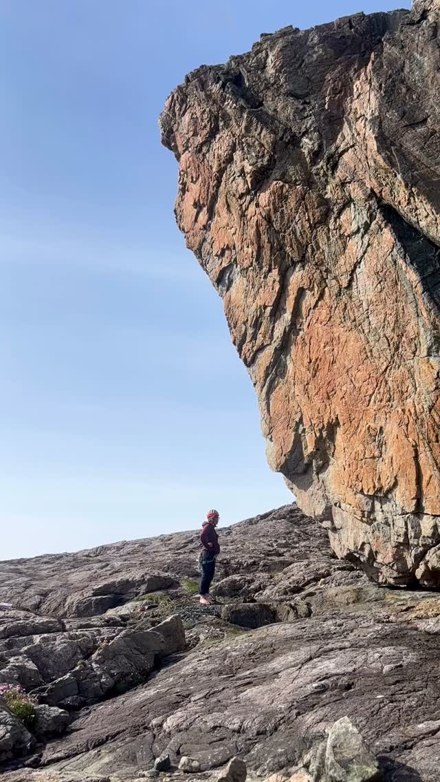 The Incredible Dr. Sex, brilliant route and a good name too.
This is a perfect prow of Gneiss on the south end of the Isle of Iona where Beth and I spent a couple of days earlier this week. Thanks for the excellent recommendation @jamie.skelton. Iona is a bustling little island with a lot going on for its size and a historic Abby. The near by Ross of Mull is also very pretty and I’d really recommend both areas for beaches, cragging and a good holiday vibe!
The route is very steep and the gear is also small, fiddly and hard to spot which meant hanging around to make it safe can be really pumpy, so I spent quite a bit of time climbing up to place gear and back down to rest before going for it to the top. Good tactics or a load of nonsense? (I know what Beth would say, thanks for the patient belay)
@mountainequipment