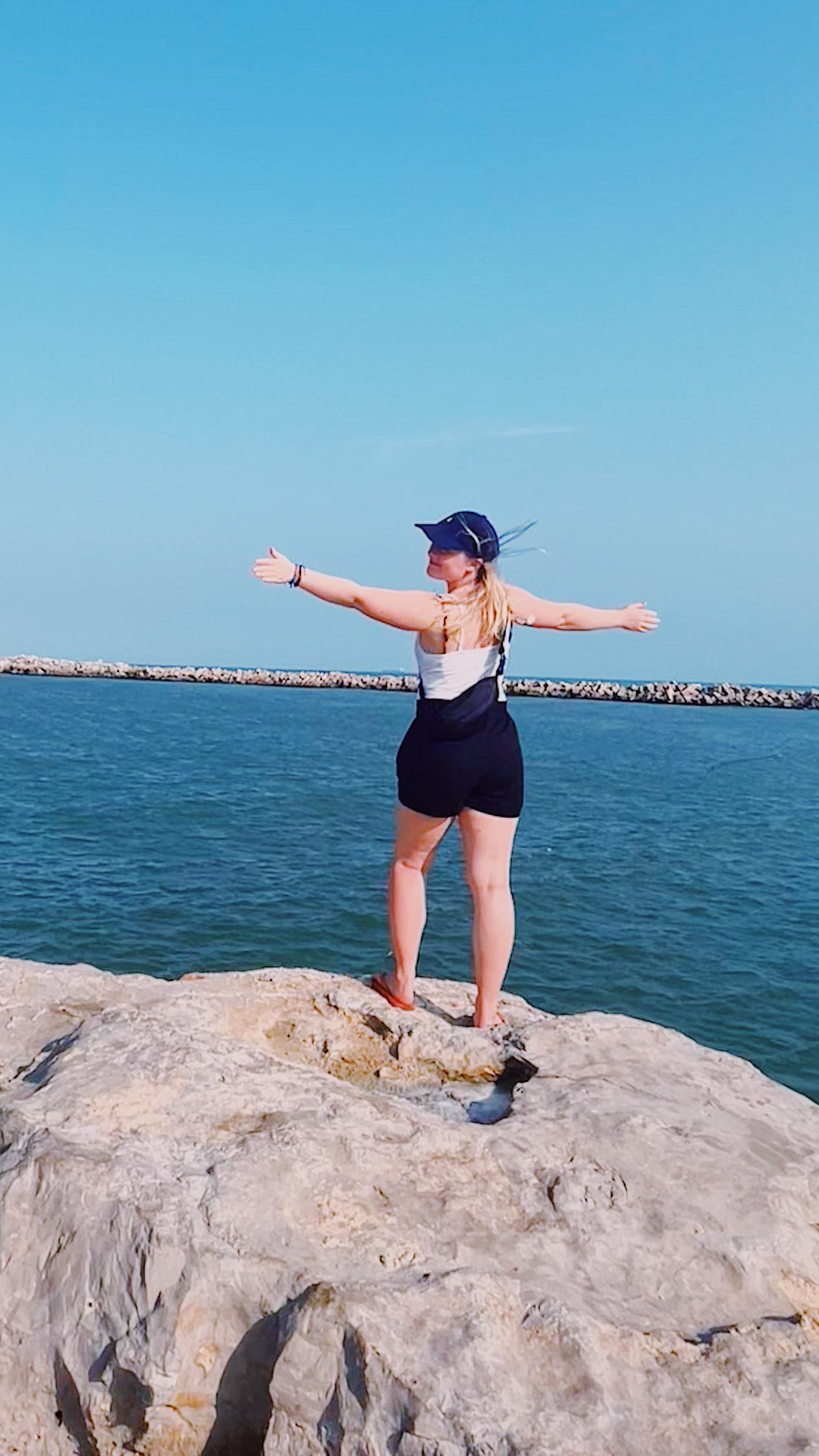 ๐ฒ๐ฝ: Mil gracias a @laumyrg , @maxcabrerameyer y @soytommyyy los mejores anfitriones ๐ฅฐ
Quรฉ fantรกstico comienzo de viaje, me duele la cara de tanto reรญr, ya los extraรฑamos a los tres!
๐ฌ๐ง: Thank you so much Laura , Max and Tommy for being the best hosts! What a fantastic start to the trip, my face still hurts from laughing so much, we miss you all already!
#tampico #tampicotamaulipas #mexico #tamaulipas