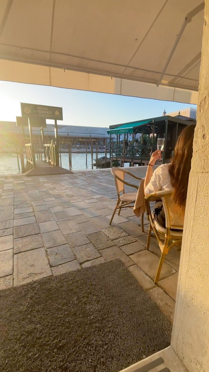 Any plans for an aperitif?
Come to enjoy it at our Garden Bar with a romantic view of the Canal Grande! ?
#aperitif #terrace #canalgrande #hotel #bar #venezia #venice #view #sunset #happy #hotelvenezia #breathtaking #romantic #enjoy #italia #italy #holiday #relax #comfort #wine #prosecco #glass #cheers #bestoftheday #sun #instahotels #gondola #gondoliers