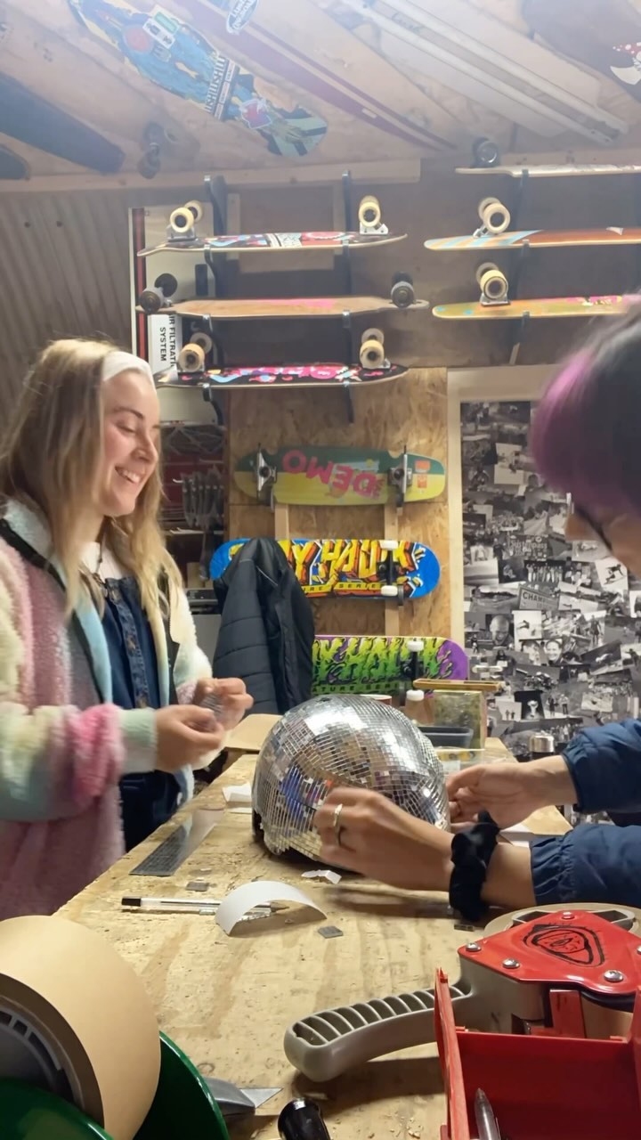 Disco ๐ชฉ Helmet!
After bashing in my helmet ๐ฅ and being inspired by @tyler_elise I quickly messaged @charlierowen AKA creative queen and we got to work ๐
Stay tuned to see the new glitter ball boppingโ around the track at some point (although it is very heavy!) ๐ชฉ
Maybe I should get that โdonโt walk, boogieโ tattoo I was planning all along ๐บ