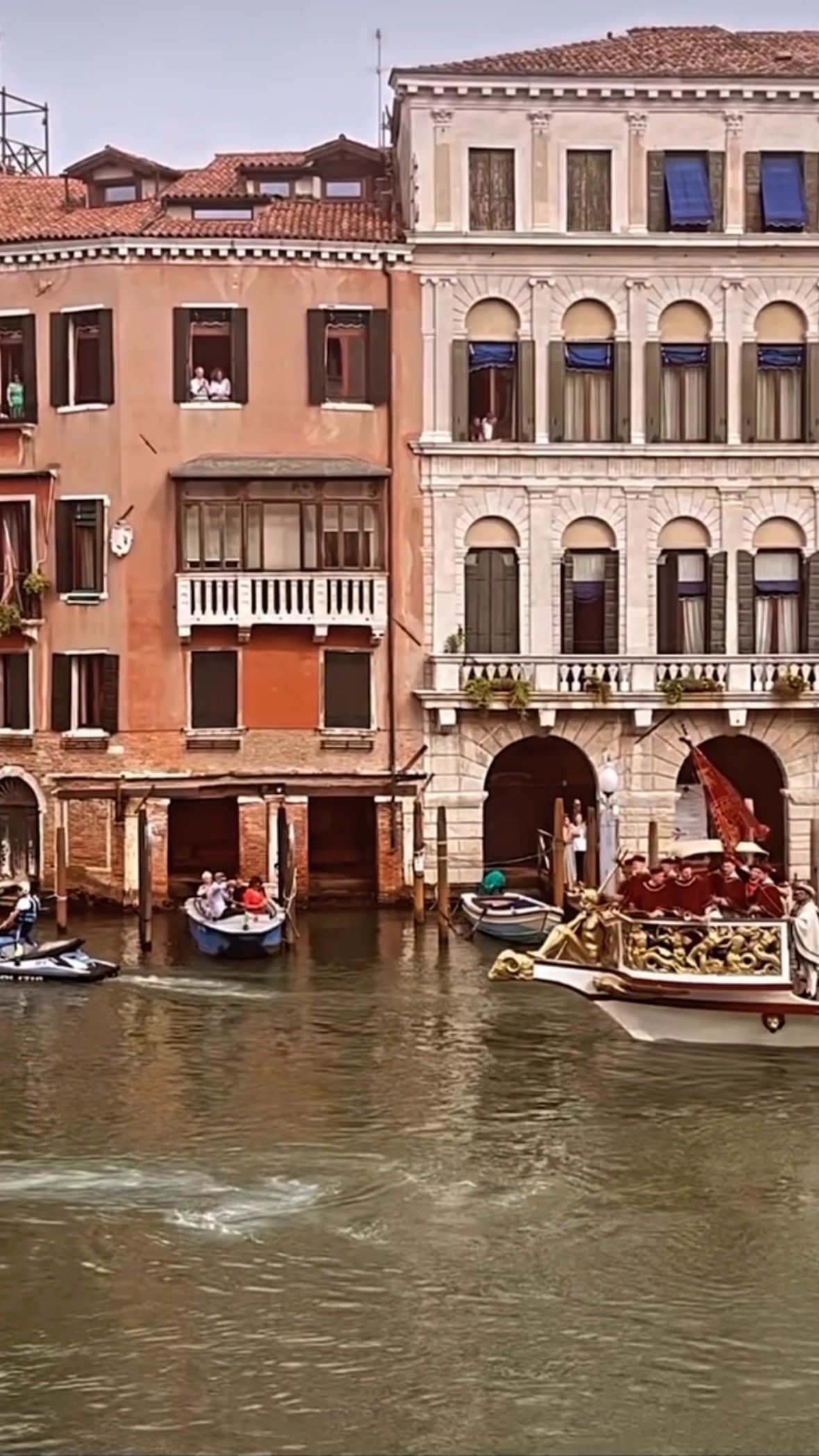 Yestarday the “Ragata Storica 2023” was faboulous!
#Venezia #veneziaunica #veneziadavivere #veneziagram #veneziacityitaly #veneziaautentica #veneziacityofficial #venezia360 #veneziatoday #veneziaitalia #veneziamagica