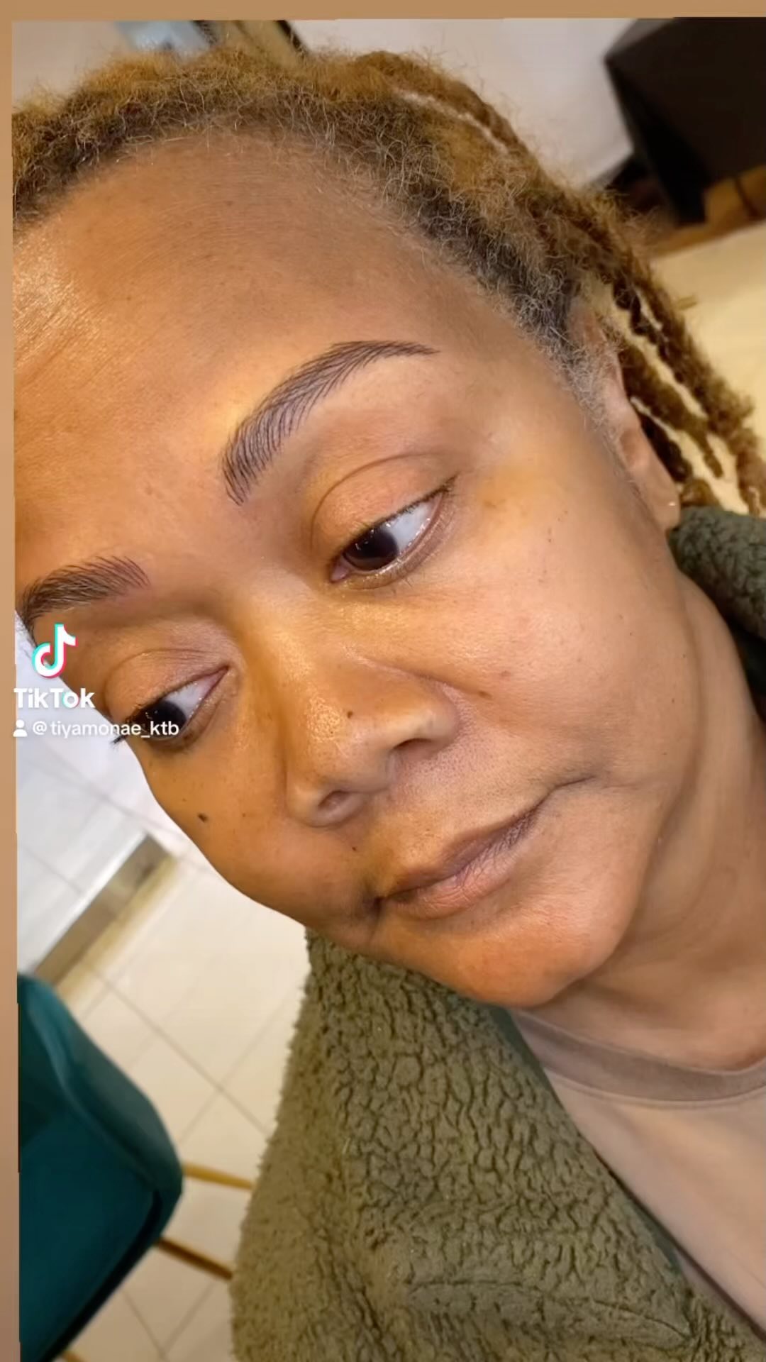 This is a #nanobrow I recently did. First session I went a bit lighter on the natural side. Second session I went in with a darker color so the hairstrokes could heal crisp and perfect. I’ll  be posting the healed second session soon. #microblading #permanentmakeup #kemskin #kemskintotalbeauty