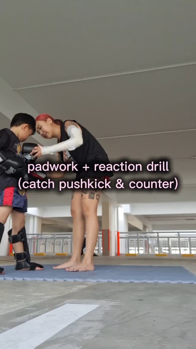 one handed padwork (im so injured 😭) (for the full video, check out my fb :) link in bio)
as you watch this video, youll see that i explain the reason behind certain techniques. kids are like sponges. they learn fast and absorb knowledge after understanding it! i believe explanations are important in anyones growth and development. 
personally, understanding the rationale allows me to apply it. i find this especially true when i coach kids. by explaining, rather than commanding, while correcting technique, you ensure your trainee knows how to apply it.
this little nak muay has progressed from not being able to punch, to displaying that he understands what i teach by his defense and counters. much to brush up on but i am very satisfied with his fast progression into the sport. with a little more drilling and practice with reminders, hes going to go far :')
#muaythai #muaythaisg #muaythaikids