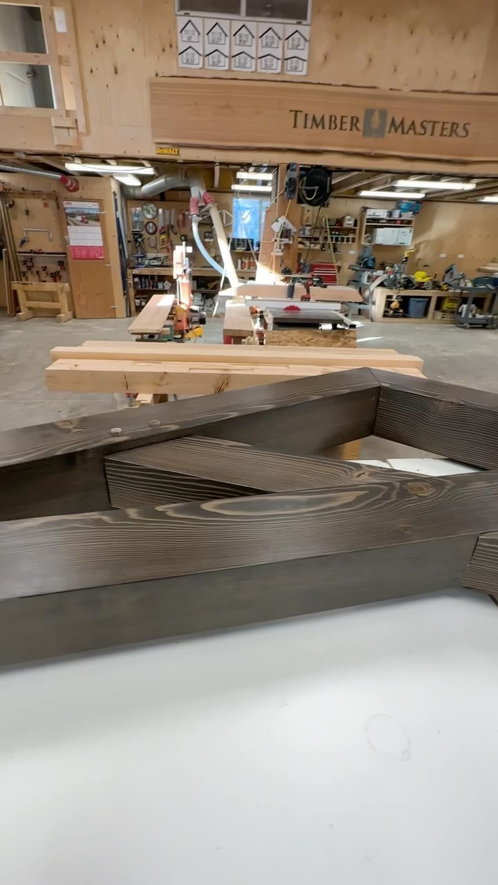 The finished truss 🤩
Charcoal stain on S4S Smooth!