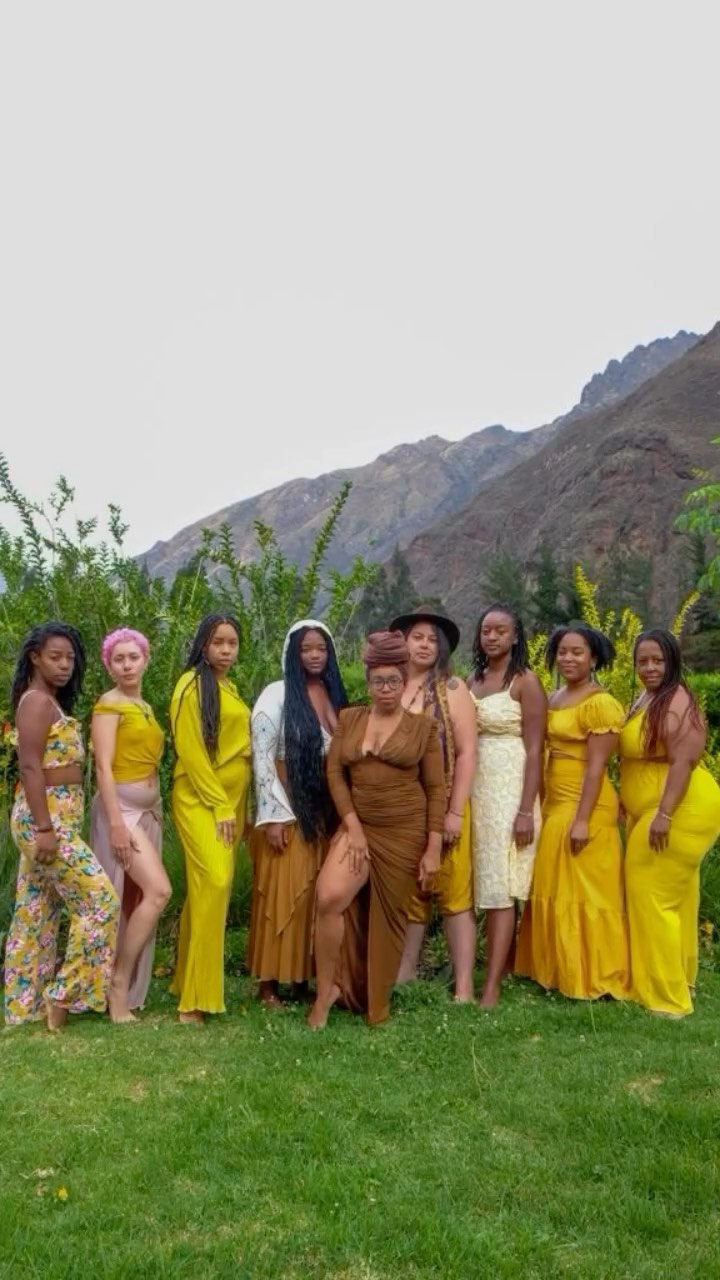 So Blessed and Honored to hold space for the 4 th time to the Get Grounded Goddess Retreat with the beautiful and creative goddess @bylizjones 
A little of what they experienced in this loving, playful retreat connecting with the Apus, Master Plants 🌵 and andean medicine ⛰️🇵🇪