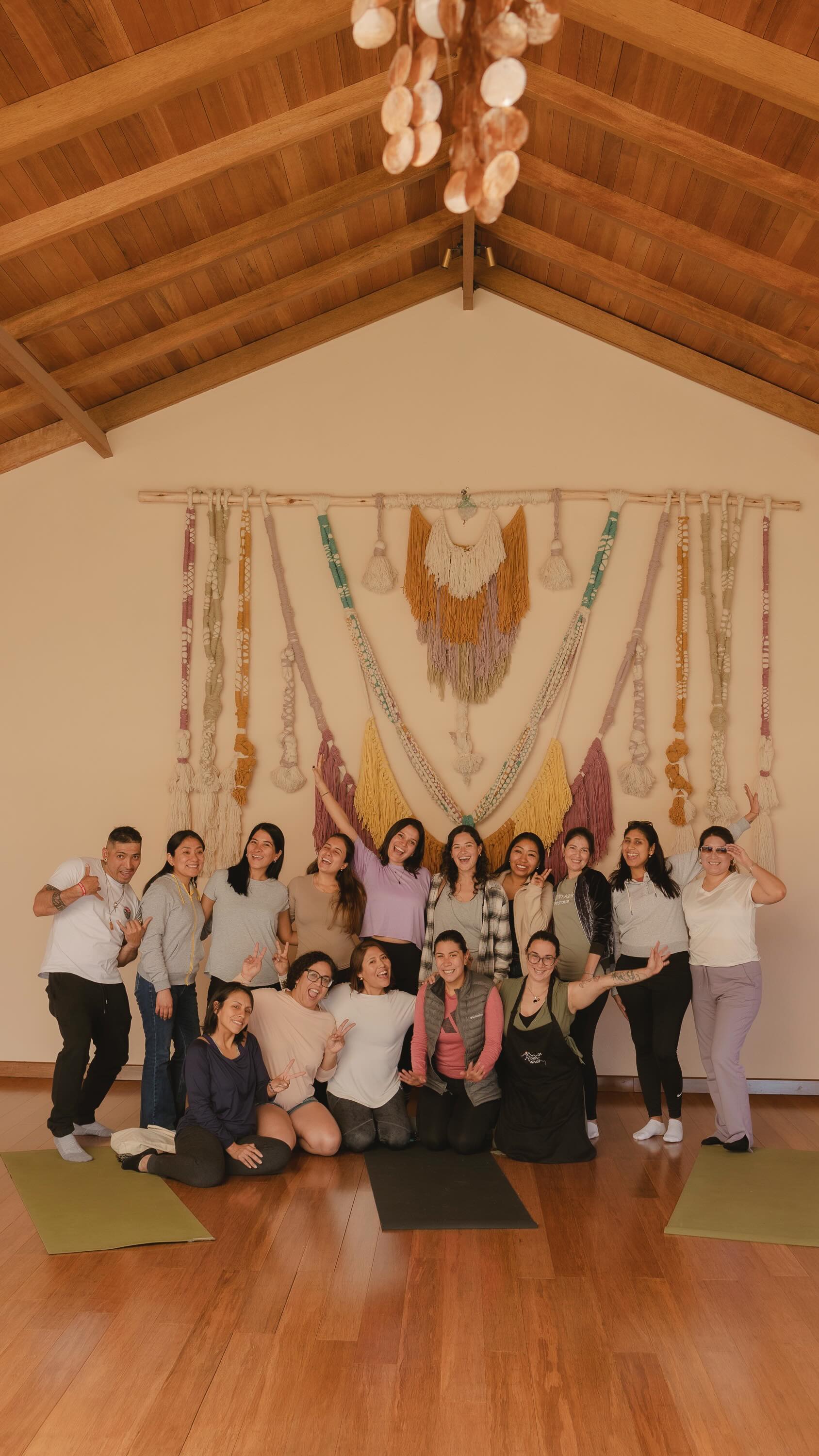 Nuestro hermoso retiro abriendo el portal 
8~8~24 ✨ 
Gracias por regalarse días hermosos y por elegir su bienestar en cada aventura, bellas conexiones y nuevos caminos para la vida 
Añay por la confianza y el trabajo hermoso @nasce_yoga @pazmedina.yoga @yogacongabi 
🧘🏽♀️🇵🇪⛰️🌱