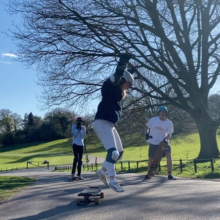 Pure stoke today sliding for the first time! ๐
Setting up @bristolgirlslongboard with @georgeluck @ashleighlouisedavis and @ellie222k has been the biggest and best adventure - weโve already grown so much and the session today had an incredible turnout of girls! Super proud of us ๐ธ
.
.
.
#longboard #longboarding #longboarddownhill #longboardgirls #longboardgirlscrew #longboardslide #skatelikeagirl #thisgirlcan #bristol #bristollife #bristoluk #ashtoncourt #thrillmagazine #thrillmaguk #thrillmag
