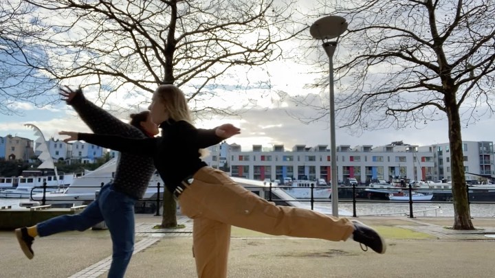 Our rendition of Longboard Swan Lake (when we didnโt get accepted into the Royal Ballet๐ฉฐ๐) ๐sound on for greatness ๐
.
.
.
@longboardgirlscrew @bristolgirlslongboard @longboardgirlscrewuk @ashleighlouisedavis
#swanlake #ballet
#longboard #longboarddancing #skatelikeagirl #longboardgirlscrew #longboardlifestyle #gandb #longboardgrls #bristol #bristolgirl