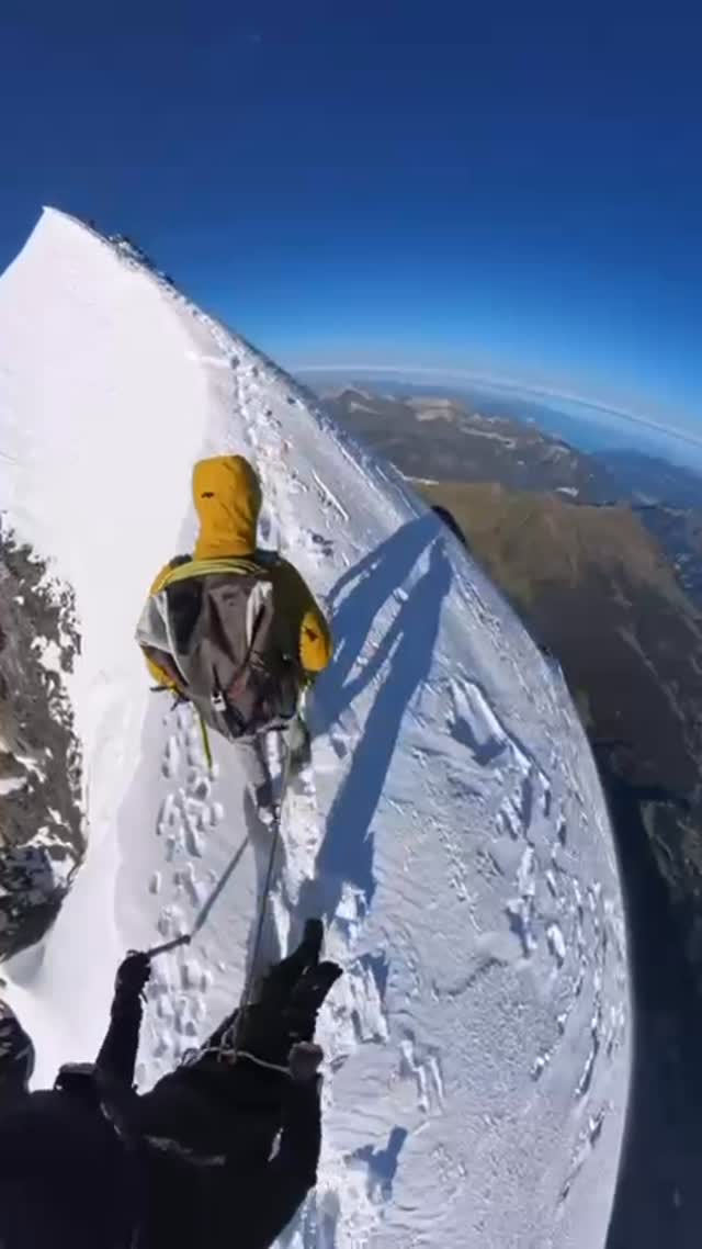 Some cool footage from the summit of the Eiger the other day taken by @alessiodilong
Pleasure to spend time climbing with you Ale!
@britishmountainguides
@ifmgaofficial