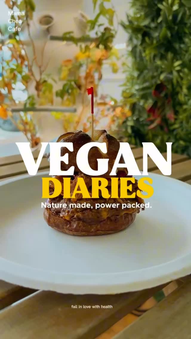 Ever seen a burger made completely from plants? 👀🌱
Watch how we craft our signature vegan burgers from scratch at Mama Chea Café 🍔✨
👉 One bite and you’ll never look back.
#PlantBasedFlorida #VeganBurger #MamaCheaCafe