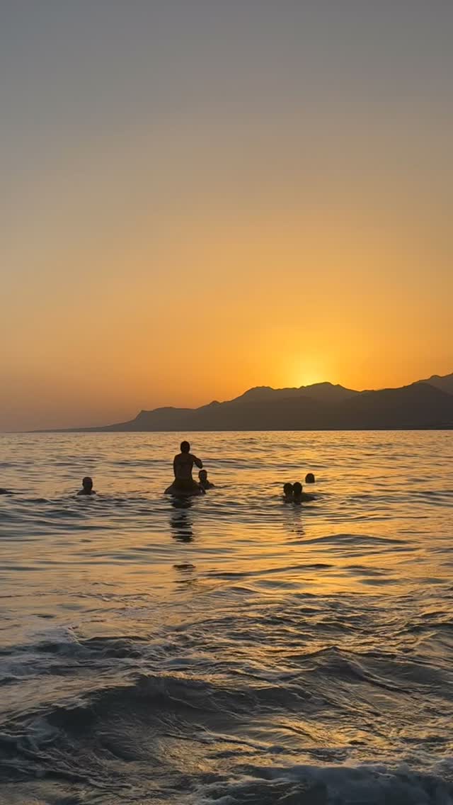 Unfortunately I do love this trend.
#unfortunatelyidolove #guiltypleasures #socialmediatipsandtricks #contentideas #digitalmarketing #trending