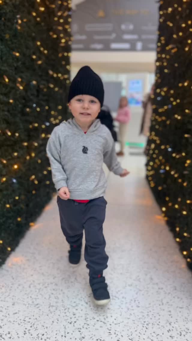 Kids hoodies dropping soon.
As modelled by our little whirlwind. ❤️
🖤🐿️
#blacksquirrelclothing
#sustainablefashion
#scottishbrands