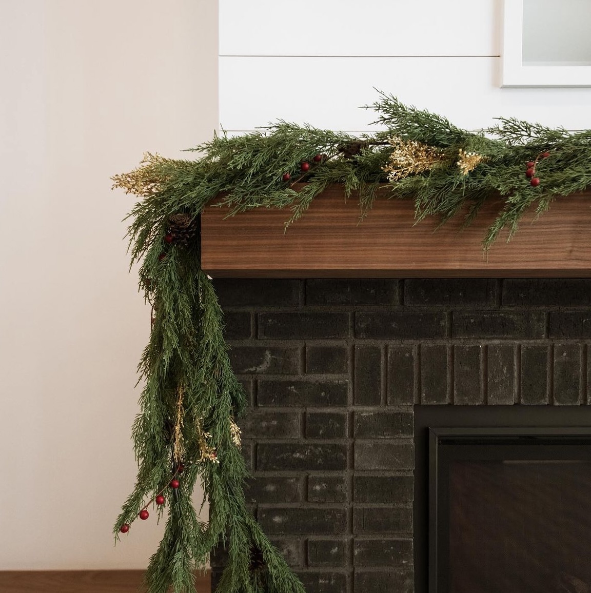 Order by November 12th to receive your mantle before the holidays! 🎄🕯️
By @grandewestbuilders