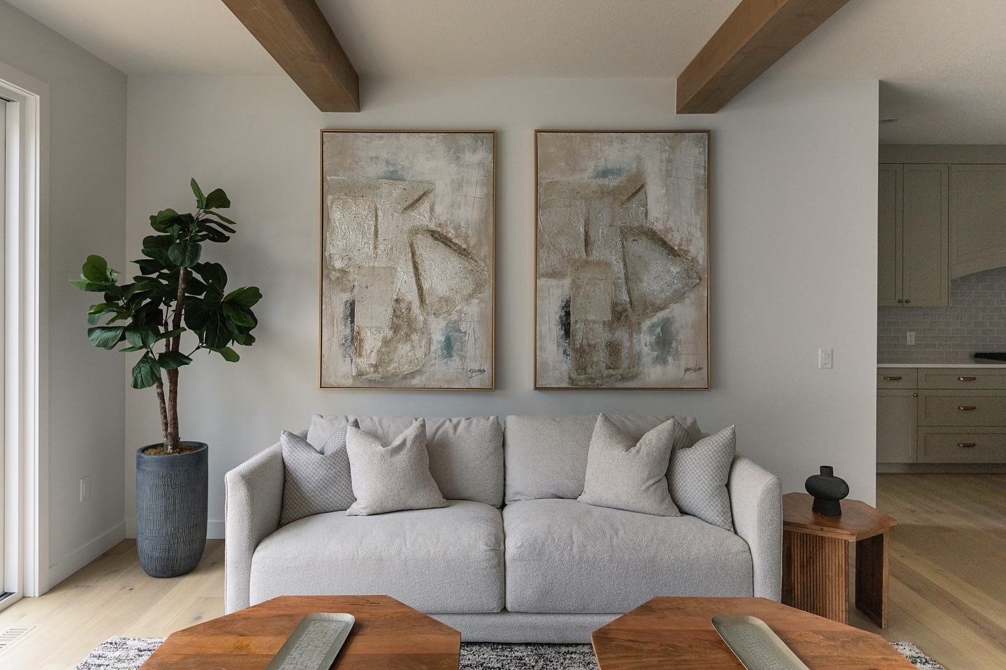 @justingrayhomes design the most aesthetic spaces and we love that our box beams are included!
S4S Smooth texture with White Oak stain treatment.