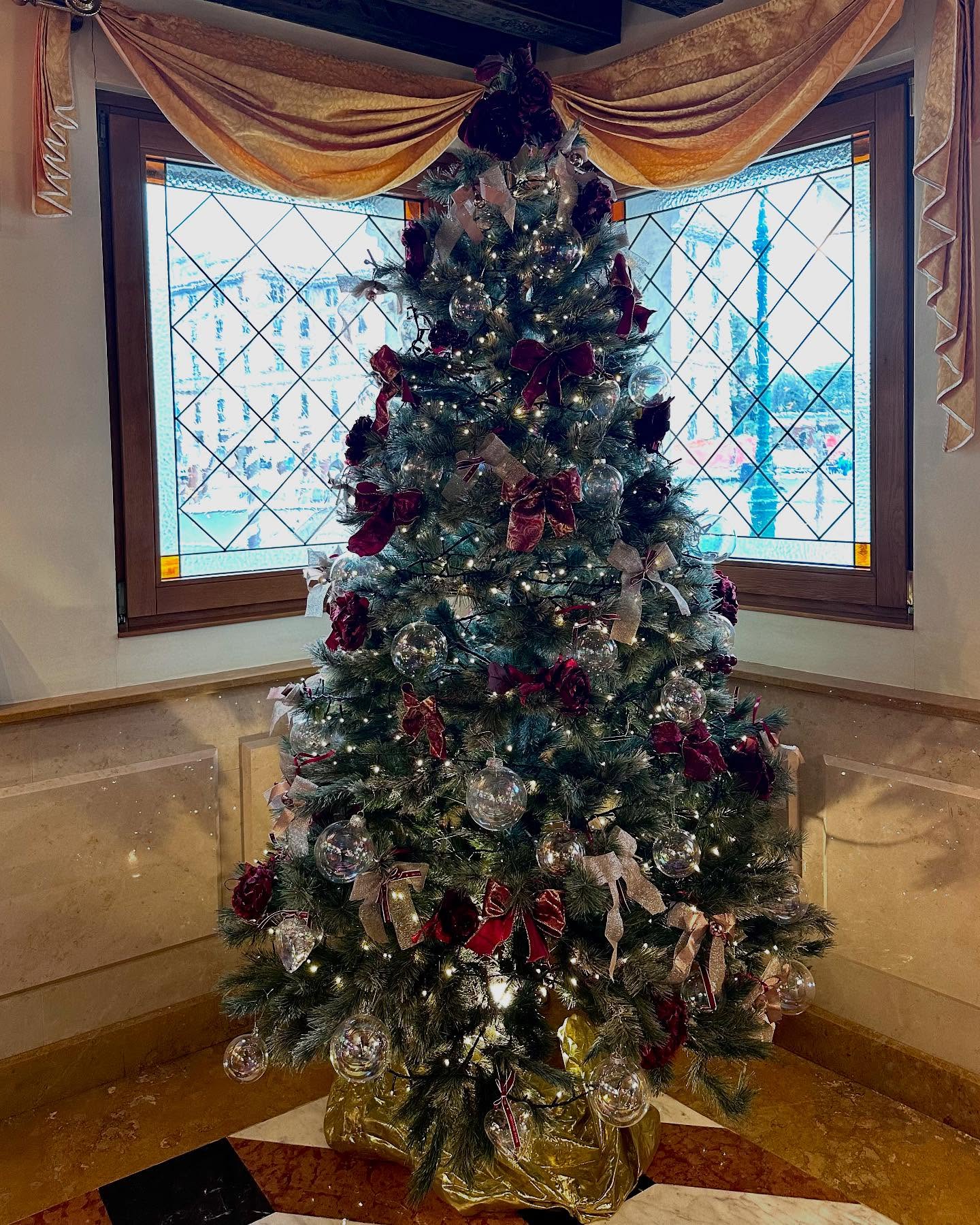 Christmas is in the air ?
Have you decorated your tree yet? Let us know! ?
Make this Christmas unforgettable in Venice!
Contact us directly for exclusive offers and a magical holiday. ??
CODE: MERRYCHRISTMAS
#venicechristmas #hotelantichefigure #venezia #veneziaunica #veneziatoday #promo #hotel #venice #italy #holiday