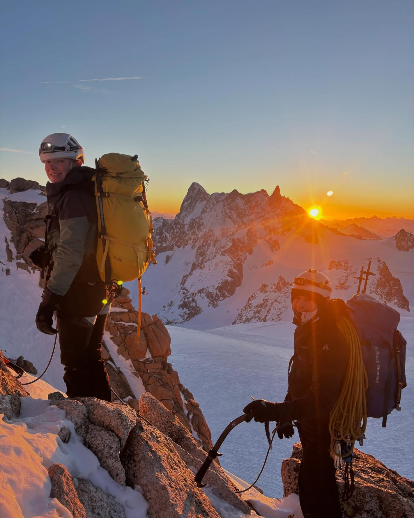 Great little micro expedition the past 2 days with @kaelyn.jenny and @evanmill
We went up to the Abri Simond hut, had a wonderful sunset dinner, then the next day made an ascent of the Burnier-Vogler and finished up the classic Cosmique Arete. It’s brilliant to be able share these special experiences with people.
@brit_mt_guides